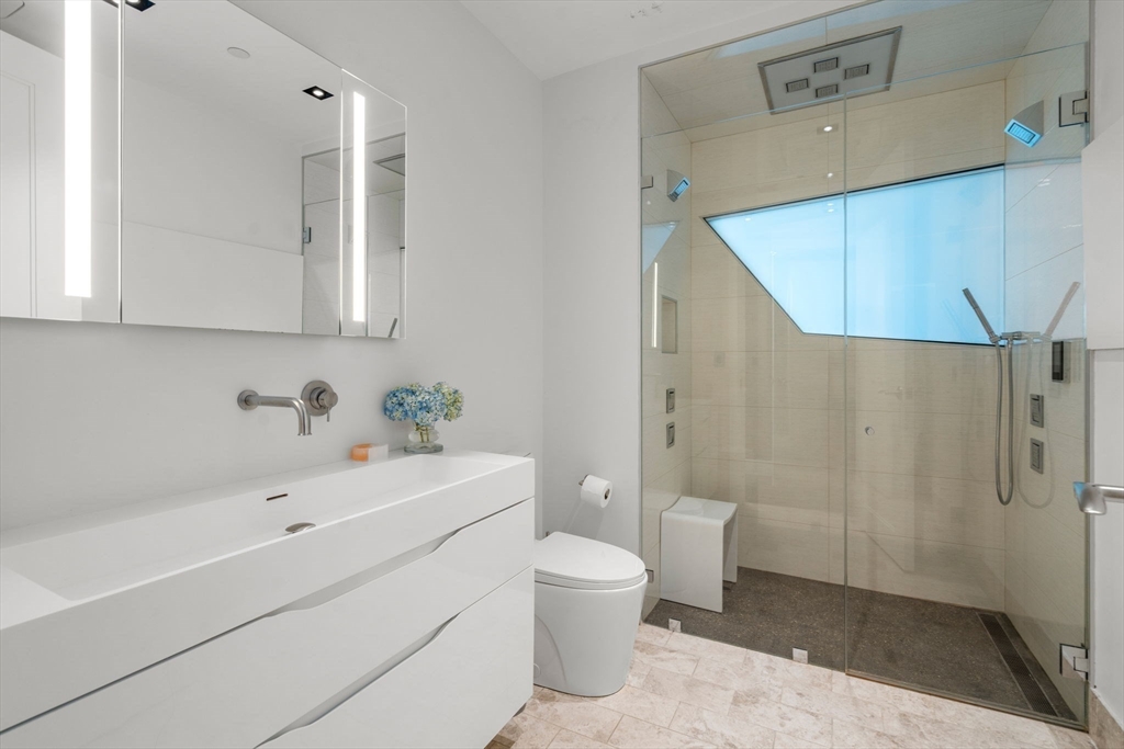 Boston, Massachusetts, 02210, United States, 3 Bedrooms Bedrooms, ,4 BathroomsBathrooms,Residential,For Sale,1885847