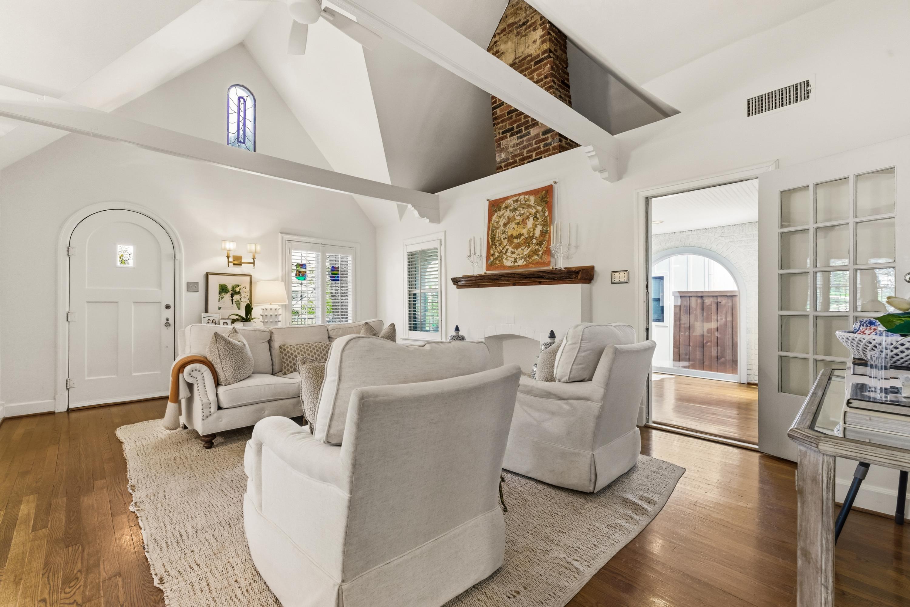  Charming Updated Tudor In Lakewood - 物件實景