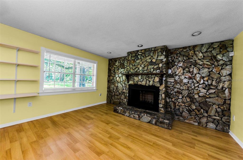 Plant City, Florida, 33566, United States, 3 Bedrooms Bedrooms, ,2 BathroomsBathrooms,Residential,For Sale,1932483