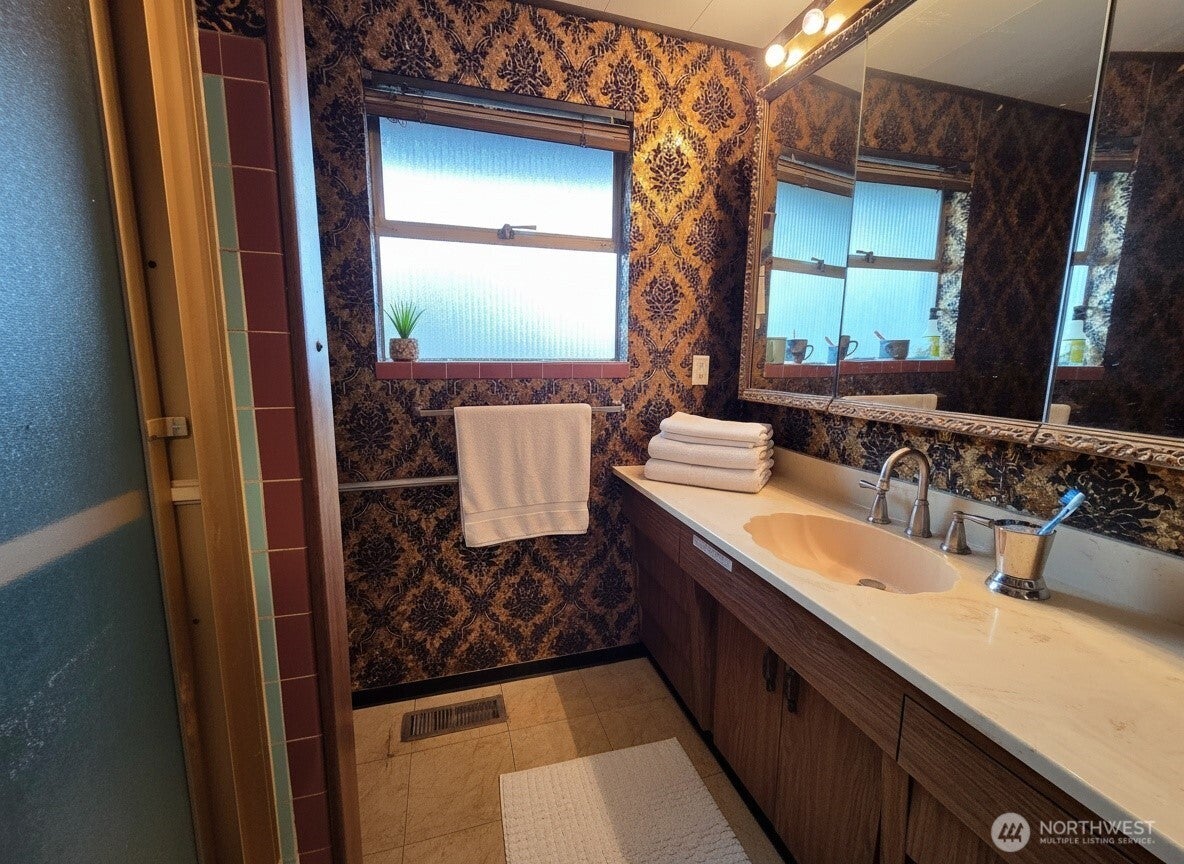 Seattle, Washington, 98106, United States, 4 Bedrooms Bedrooms, ,2 BathroomsBathrooms,Residential,For Sale,2048225