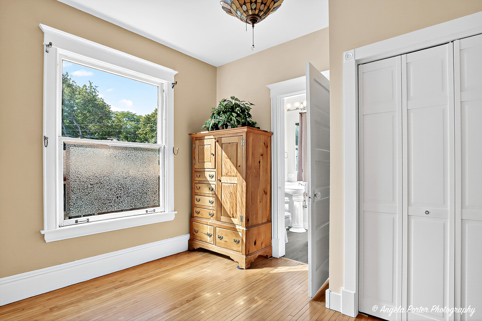 Crystal Lake, Illinois, 60014, United States, 4 Bedrooms Bedrooms, ,2 BathroomsBathrooms,Residential,For Sale,1982746