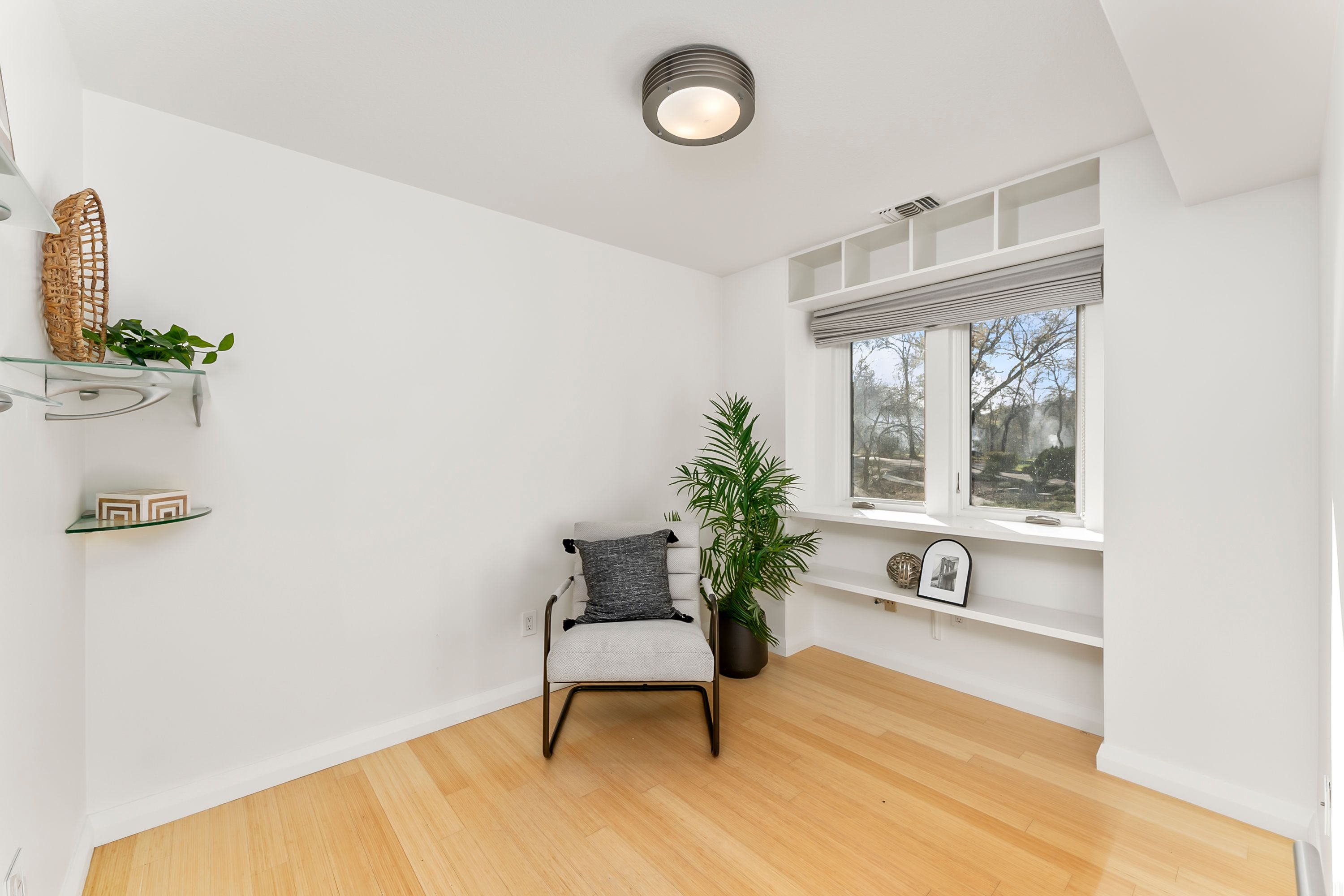  River Views • Pool • A Striking Estate That Makes a Statement - 物件實景