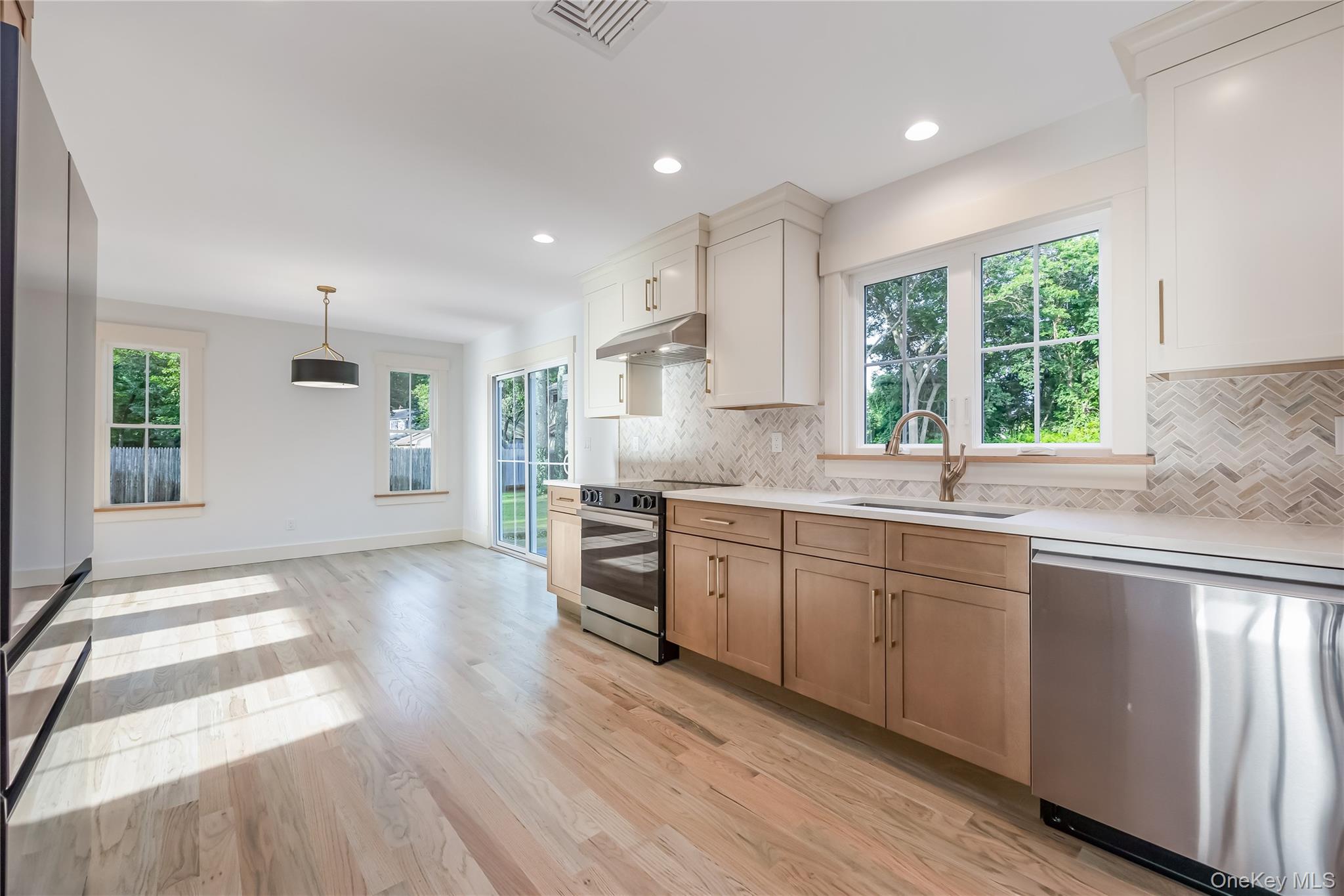 Miller Place, New York, 11764, United States, 4 Bedrooms Bedrooms, ,4 BathroomsBathrooms,Residential,For Sale,1902062