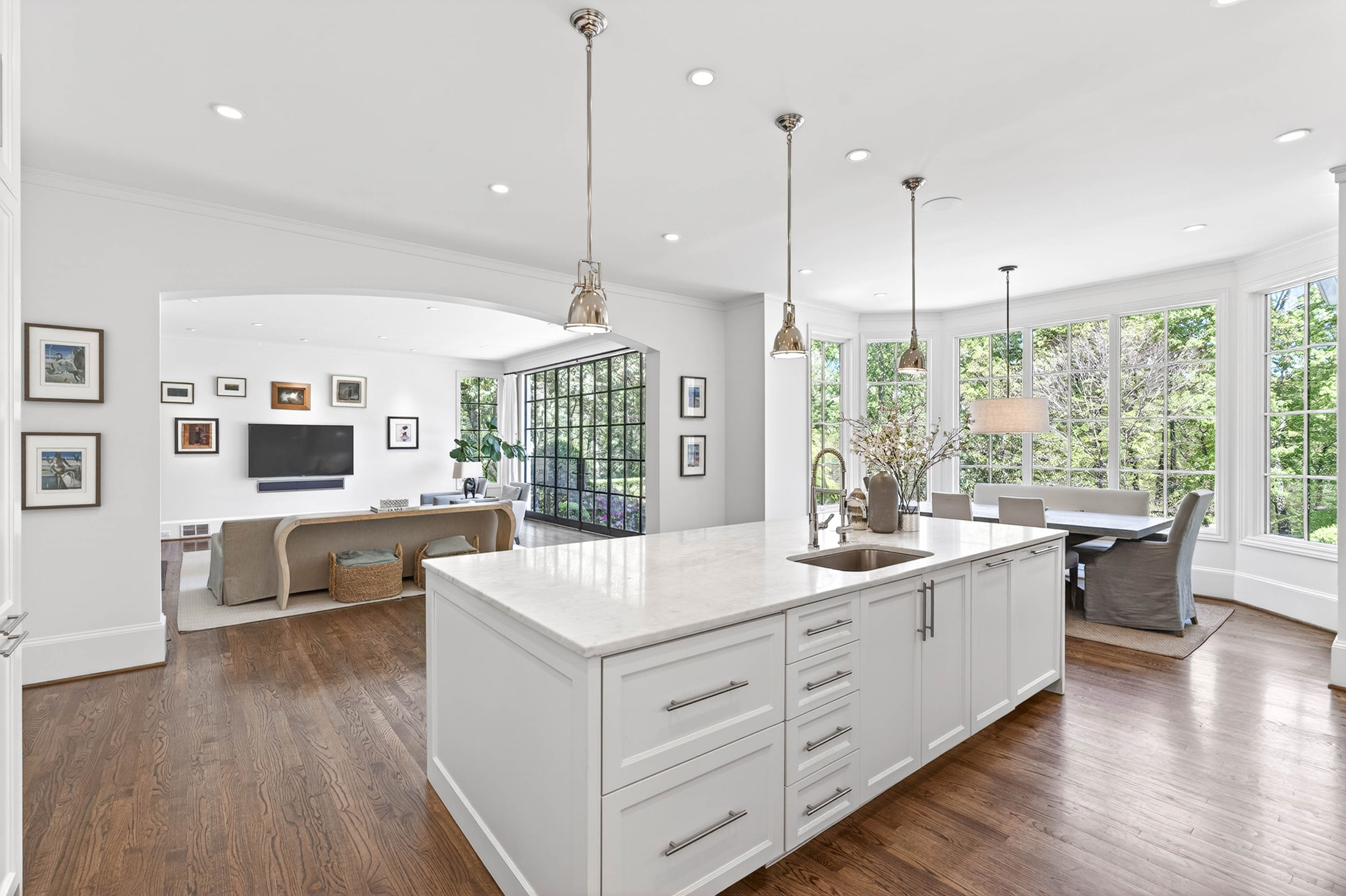  Stunning Estate with Pool Set on 1.3+/- Private Acres - 物件實景