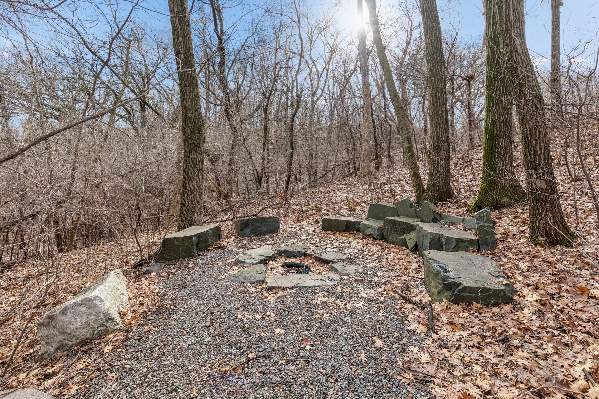  Cul-de-Sac Living with Over an Acre of Land - 物件實景