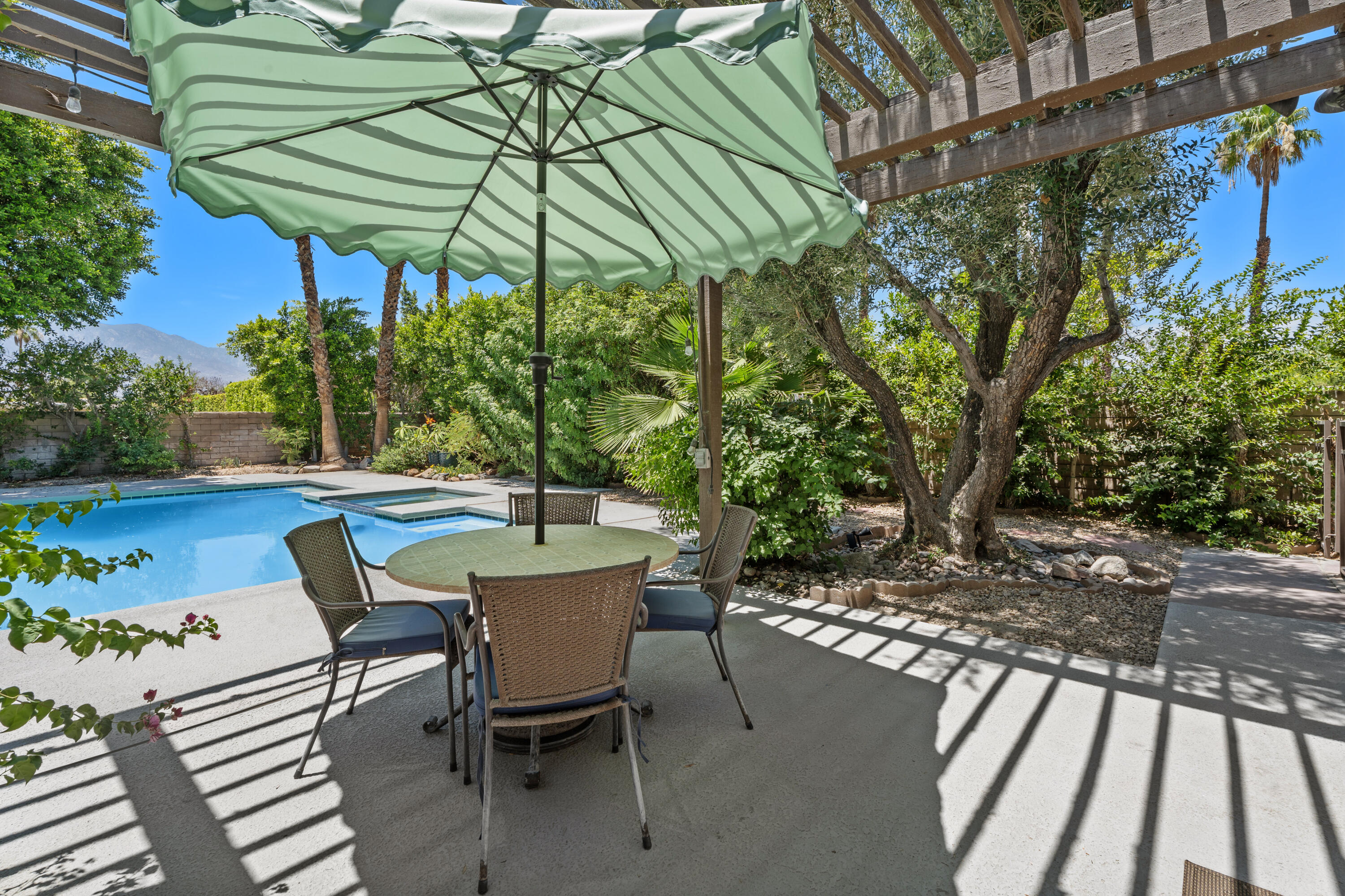 Rancho Mirage, California, 92270, United States, 2 Bedrooms Bedrooms, ,2 BathroomsBathrooms,Residential,For Sale,2002024