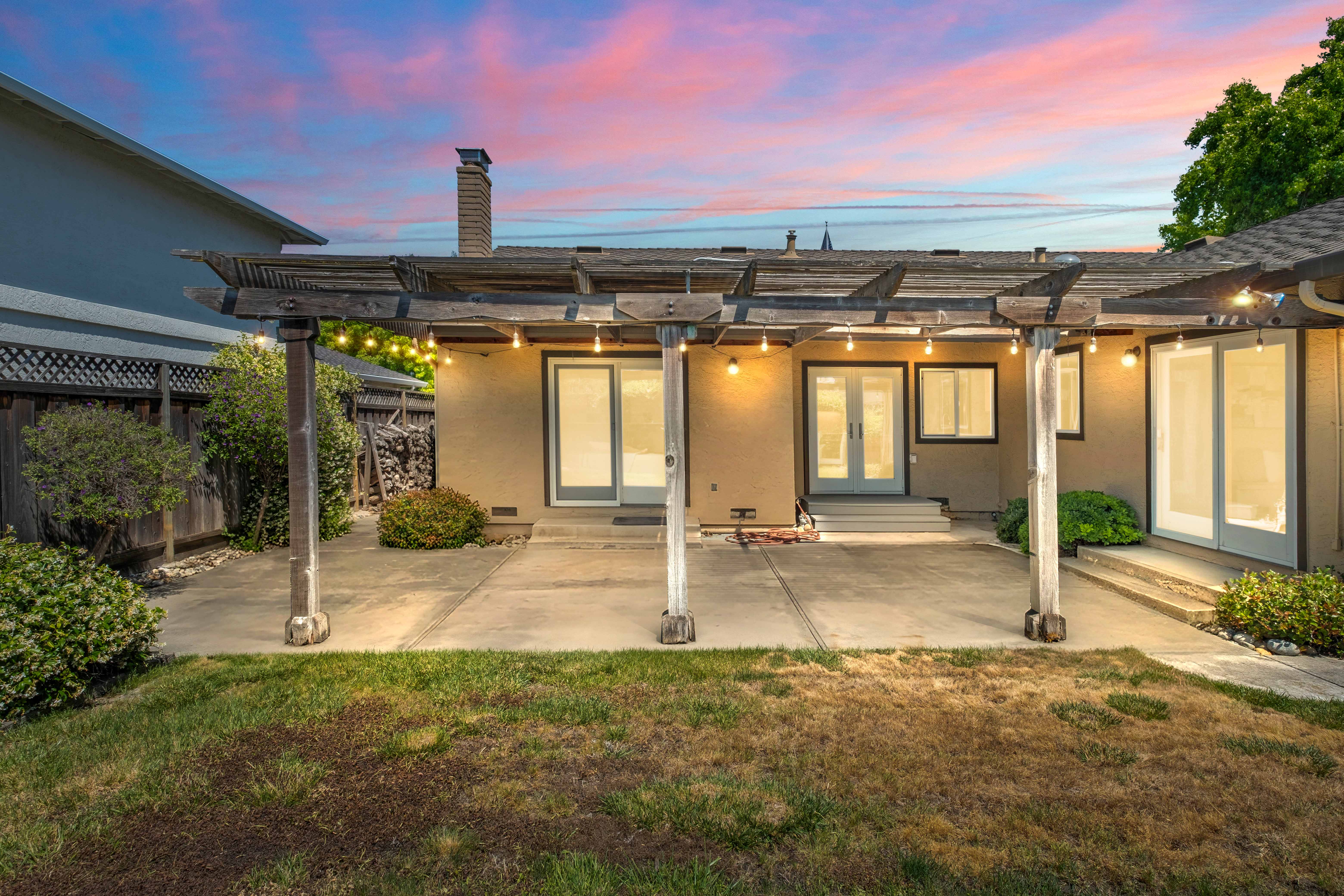  Beautifully Updated Pleasanton Single-Story with Custom Finishes - 物件實景
