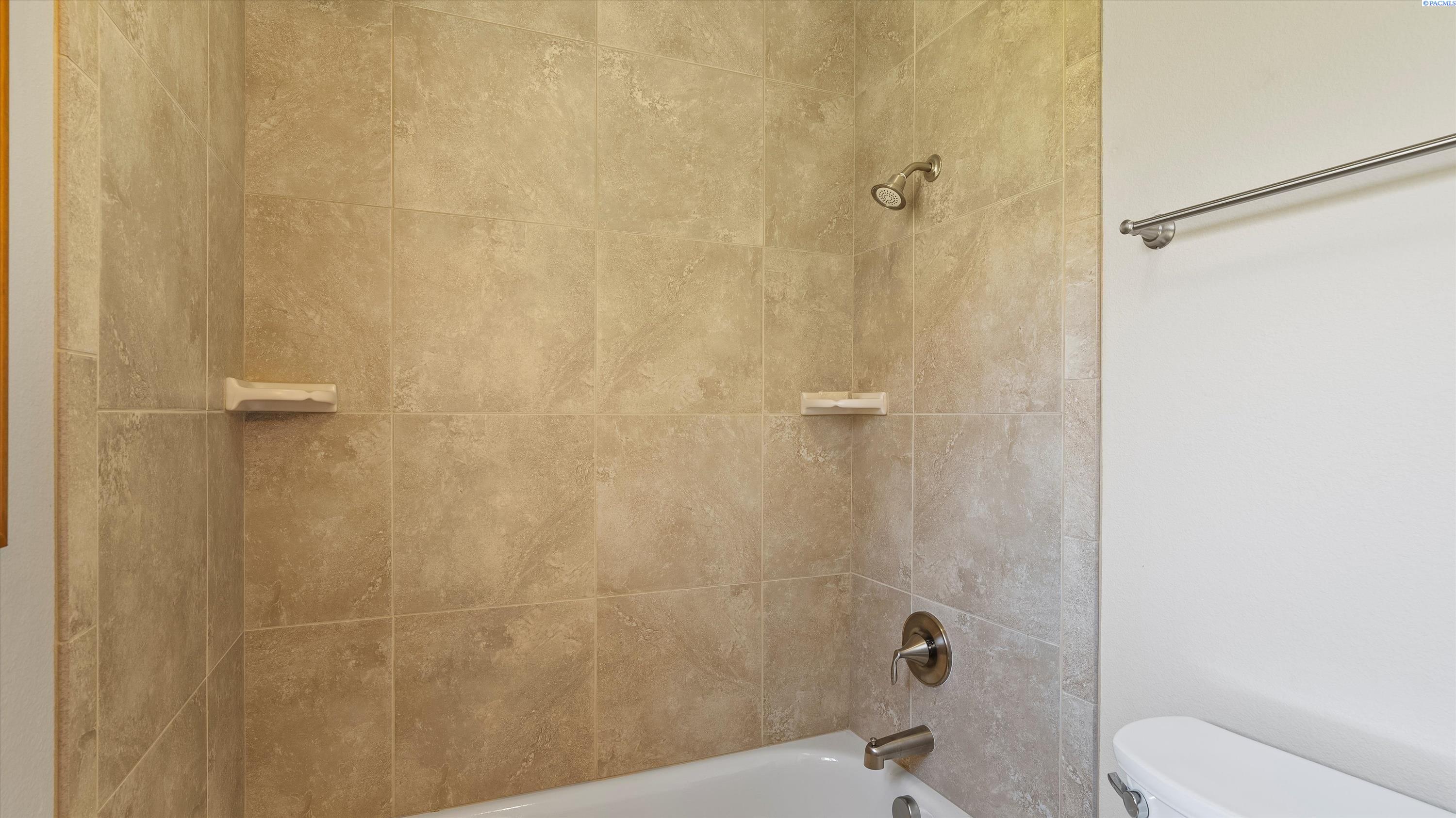 Prosser, Washington, 99350, United States, 3 Bedrooms Bedrooms, ,3 BathroomsBathrooms,Residential,For Sale,1867442