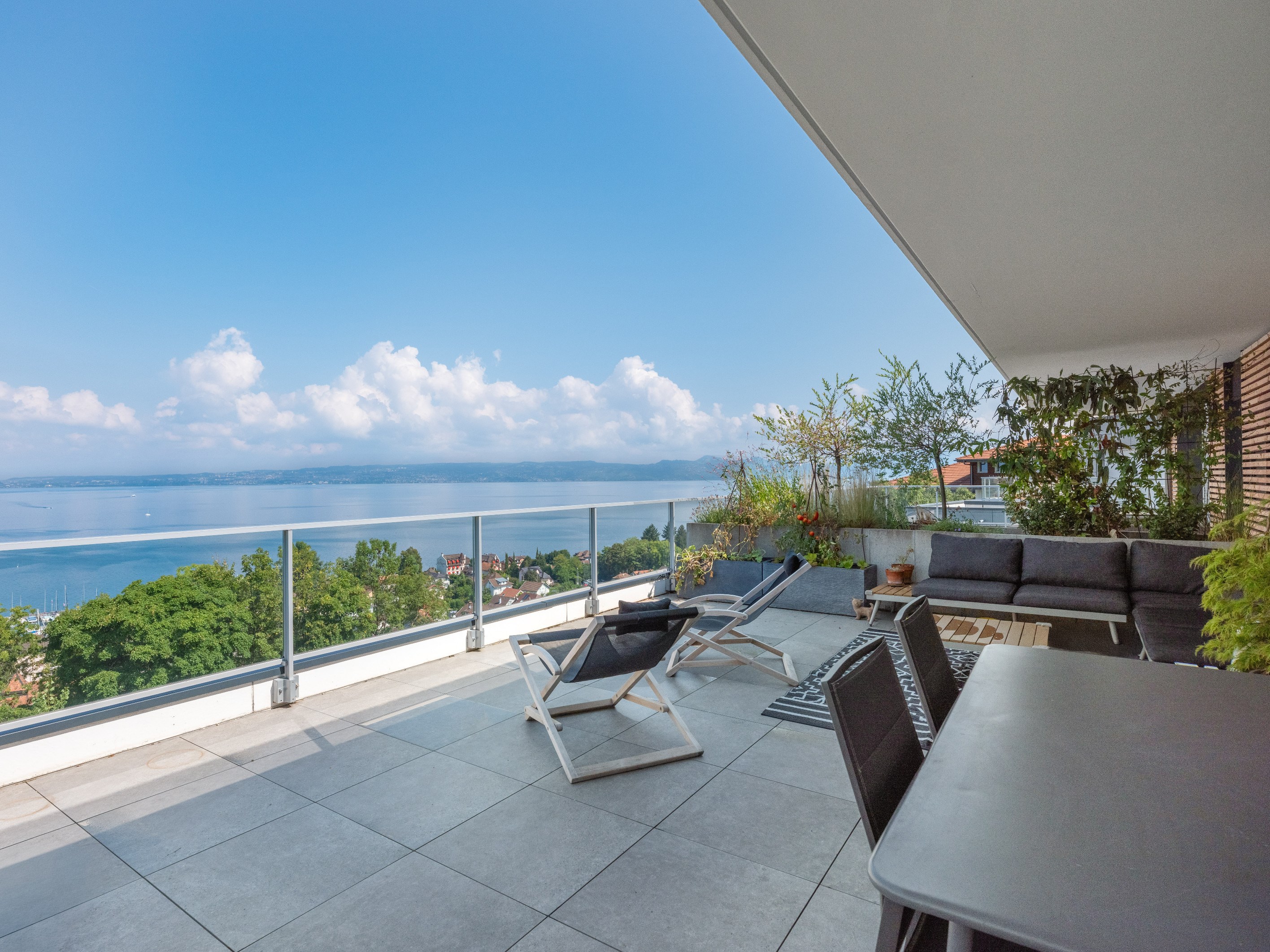  Evian, Top floor 3-bedroom apartment of 80 sq.m, panoramic view on the lake. - 物件實景