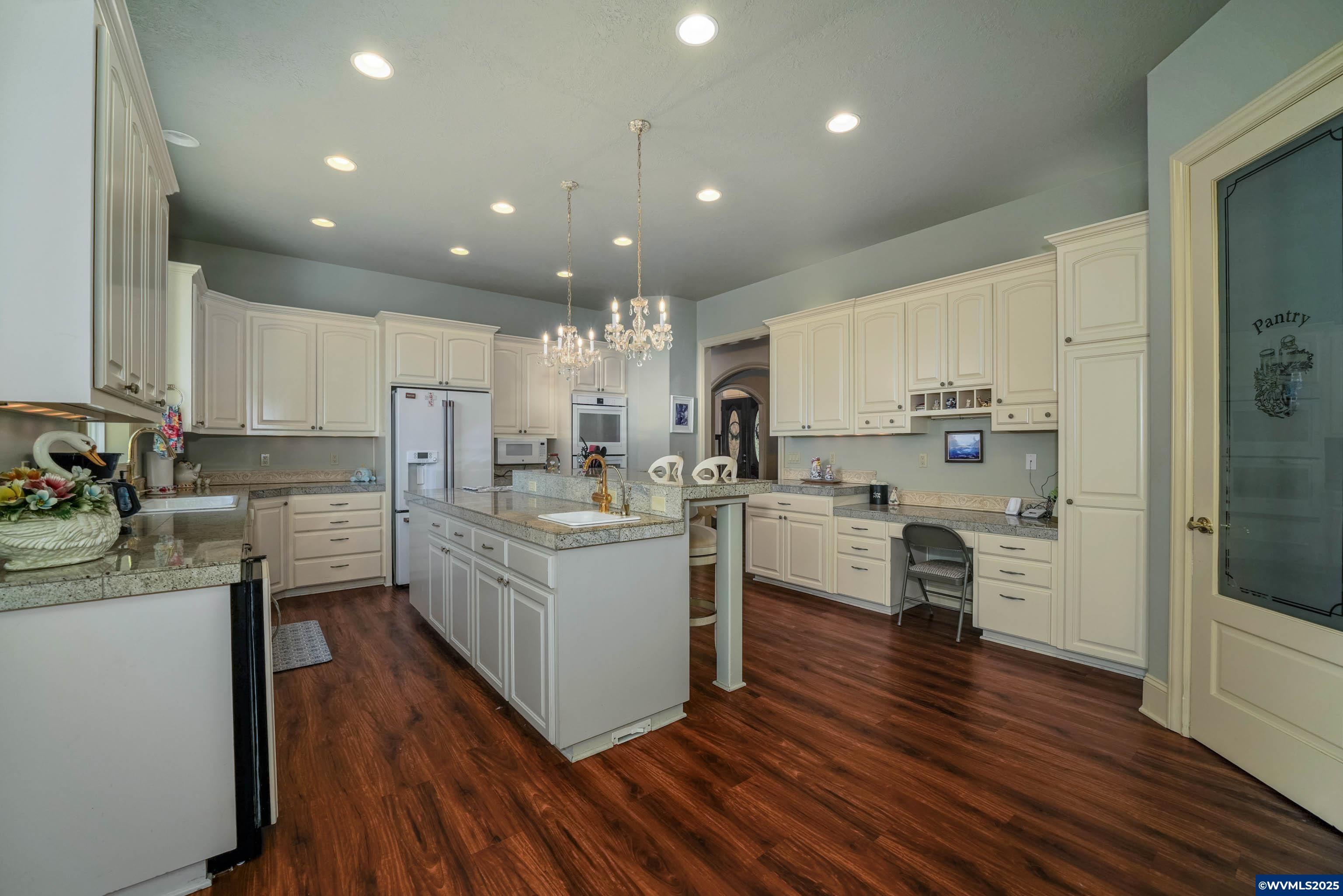 Turner, Oregon, 97392, United States, 4 Bedrooms Bedrooms, ,4 BathroomsBathrooms,Residential,For Sale,1848643