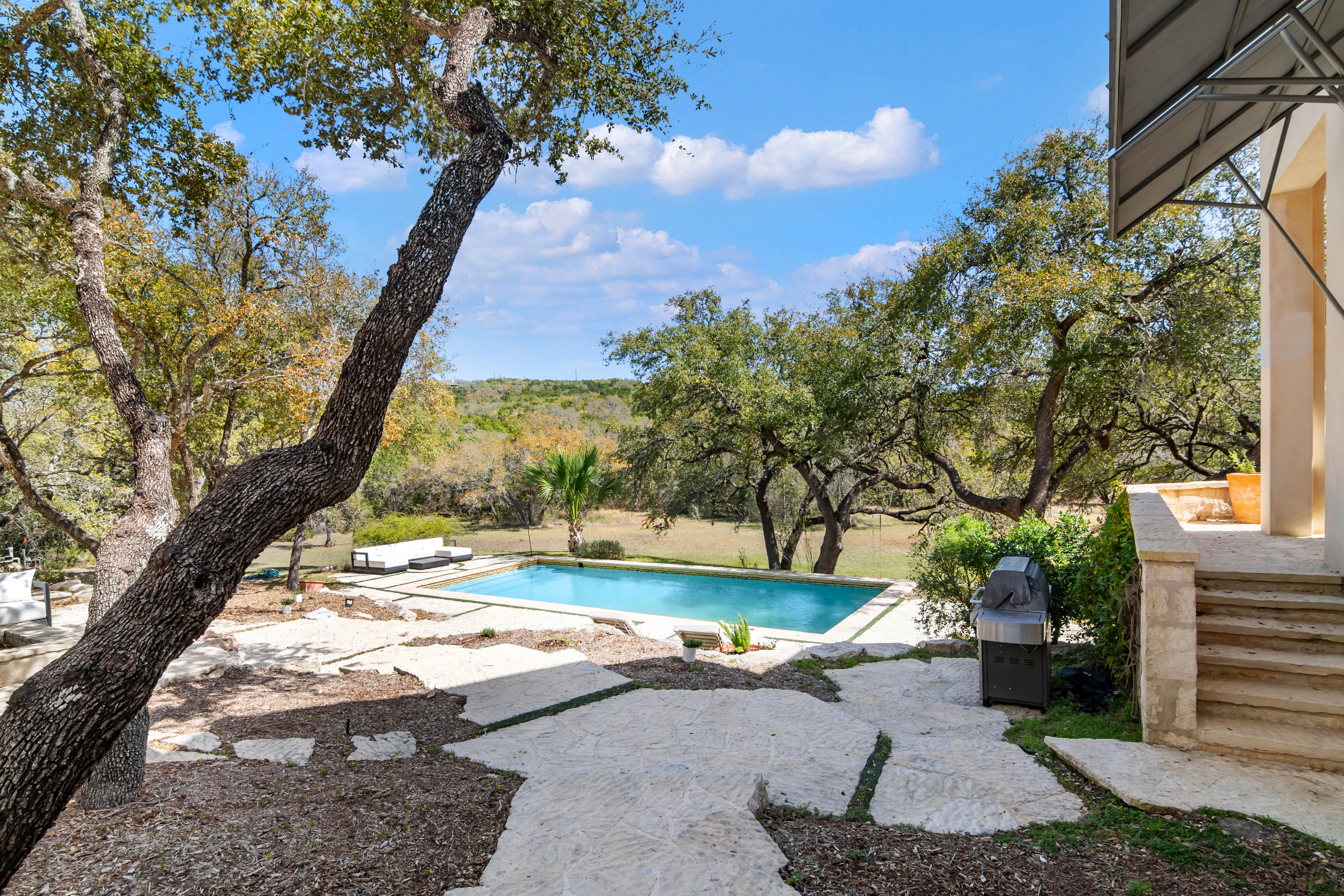  Hill Country Estate with Privacy and Presence - 物件實景