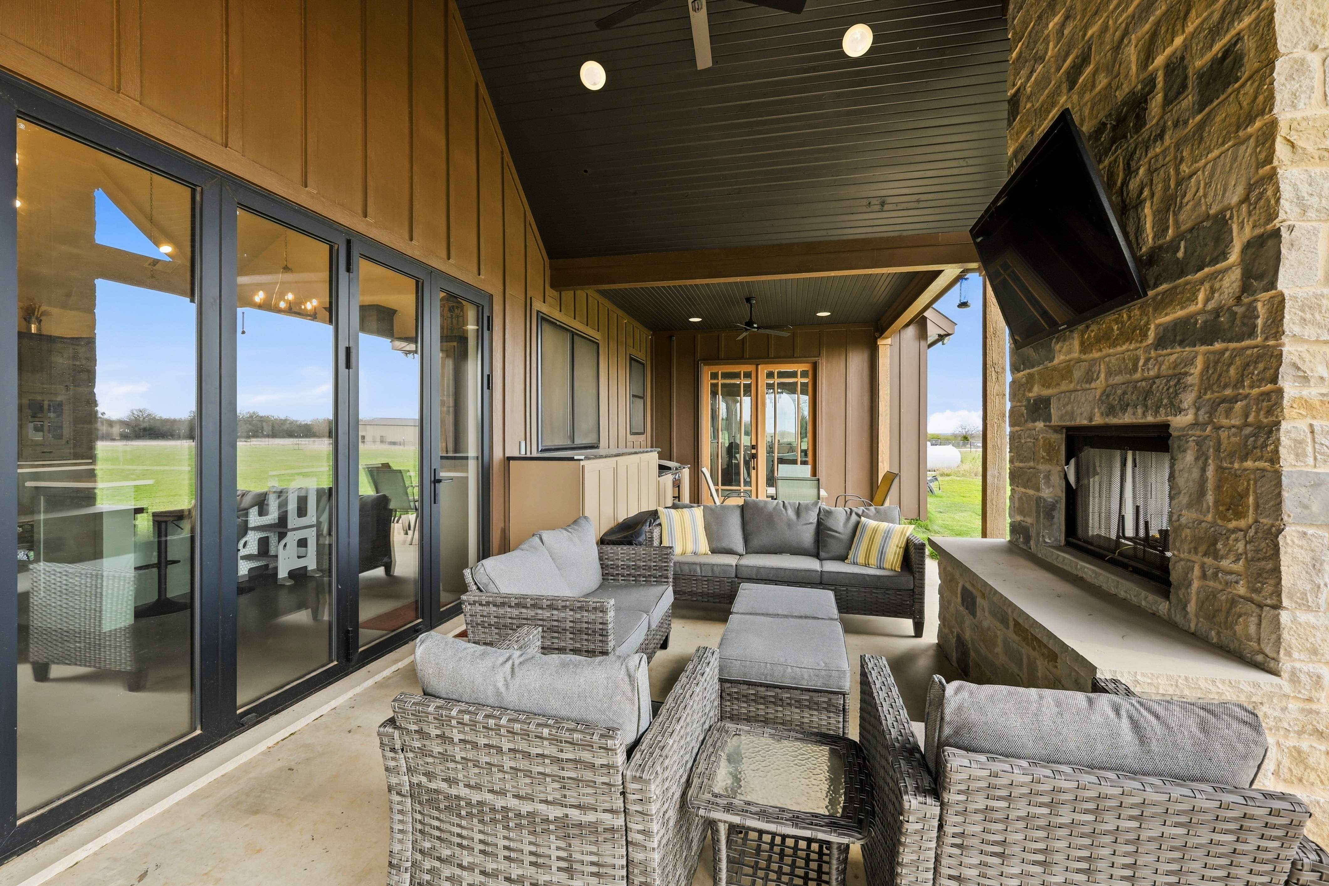  3988 Lake Valley Road, Sunset, TX, 76270 - 物件實景