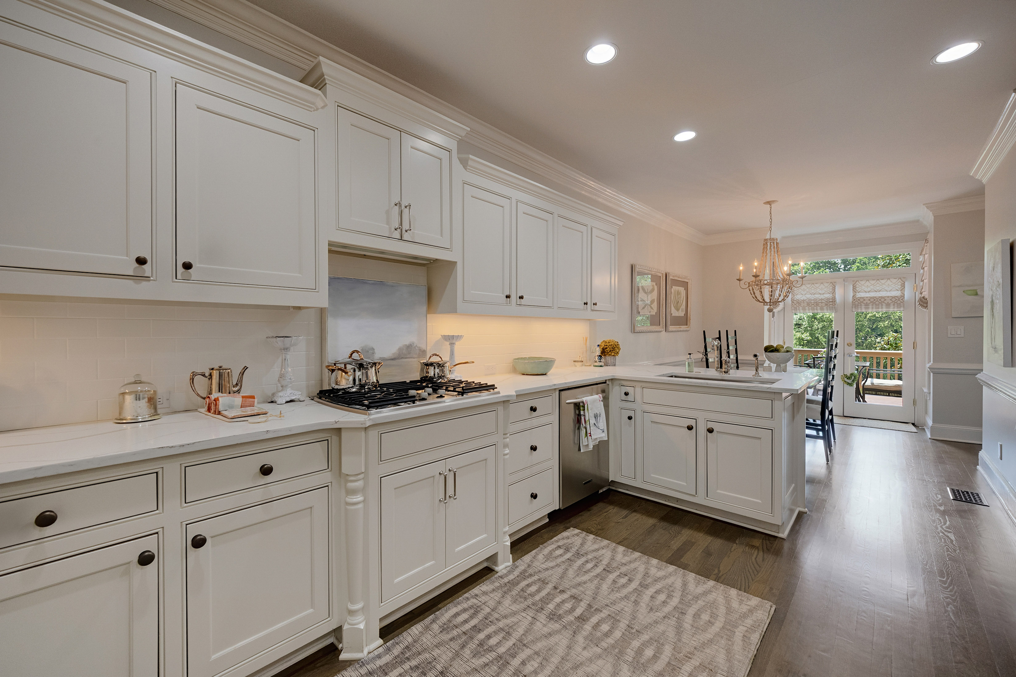  Elegantly Renovated Townhome in Gated Community - 物件實景