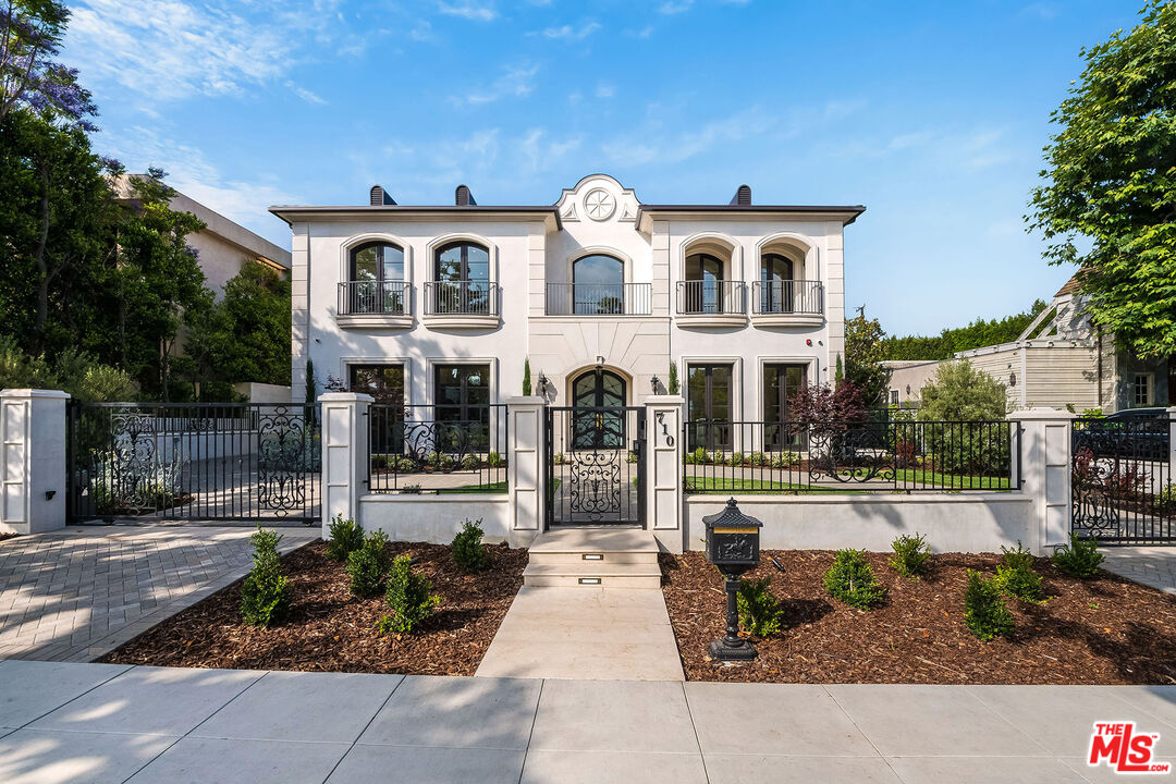 Beverly Hills, California, 90210, United States, 6 Bedrooms Bedrooms, ,12 BathroomsBathrooms,Residential,For Sale,1865227