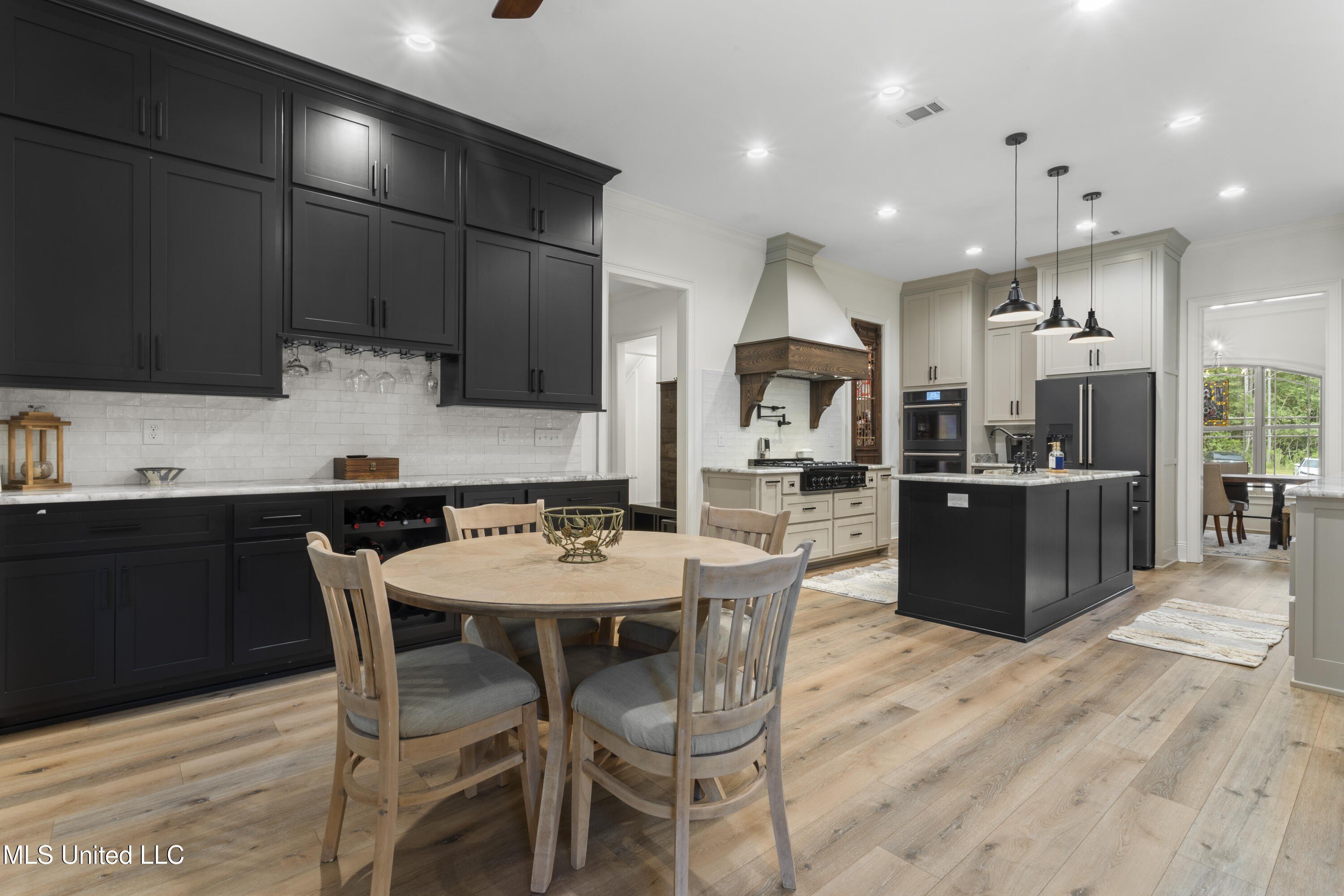 Gulfport, Mississippi, 39503, United States, 5 Bedrooms Bedrooms, ,5 BathroomsBathrooms,Residential,For Sale,1974357