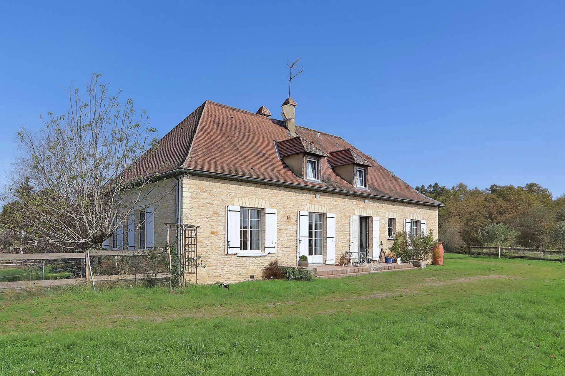 Bergerac, New Aquitaine, 24100, FR, 4 Bedrooms Bedrooms, ,2 BathroomsBathrooms,Residential,For Sale,2000763