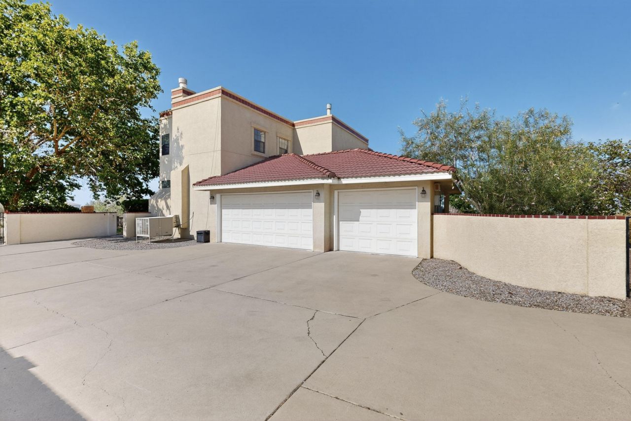 Albuquerque, New Mexico, 87122, United States, 5 Bedrooms Bedrooms, ,5 BathroomsBathrooms,Residential,For Sale,1933221