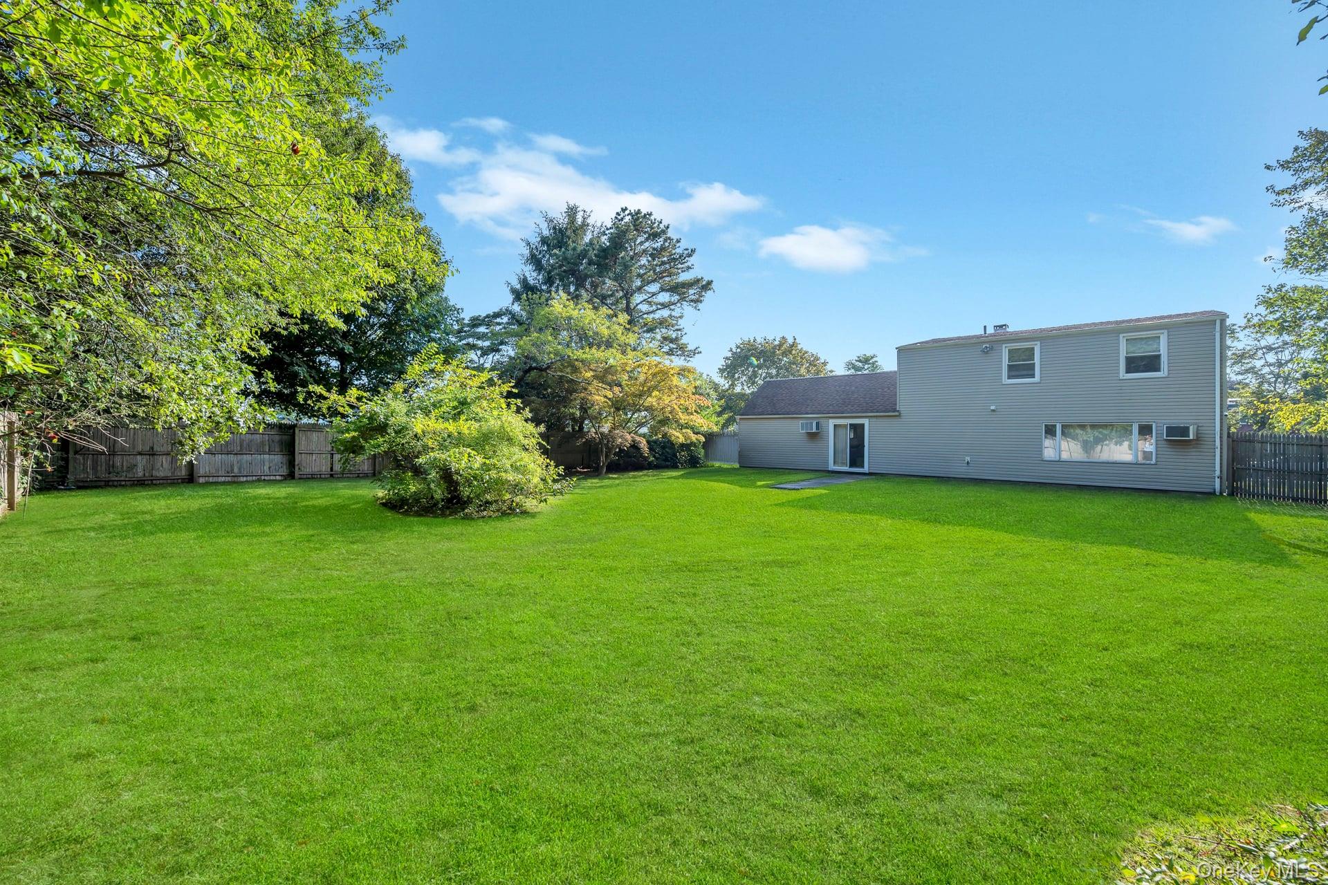 Medford, New York, 11763, United States, 5 Bedrooms Bedrooms, ,2 BathroomsBathrooms,Residential,For Sale,1926312