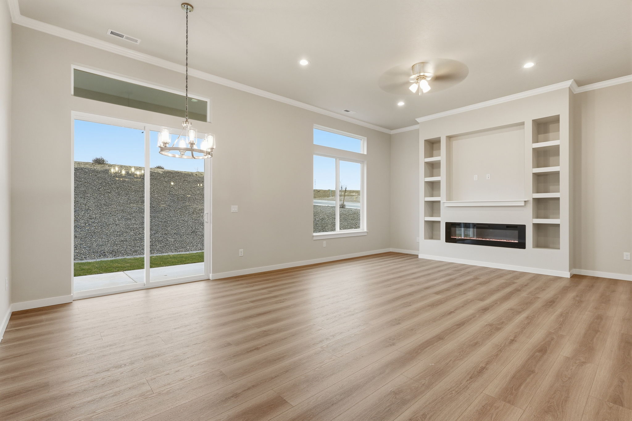  Open and Light Filled Floorplan - 物件實景