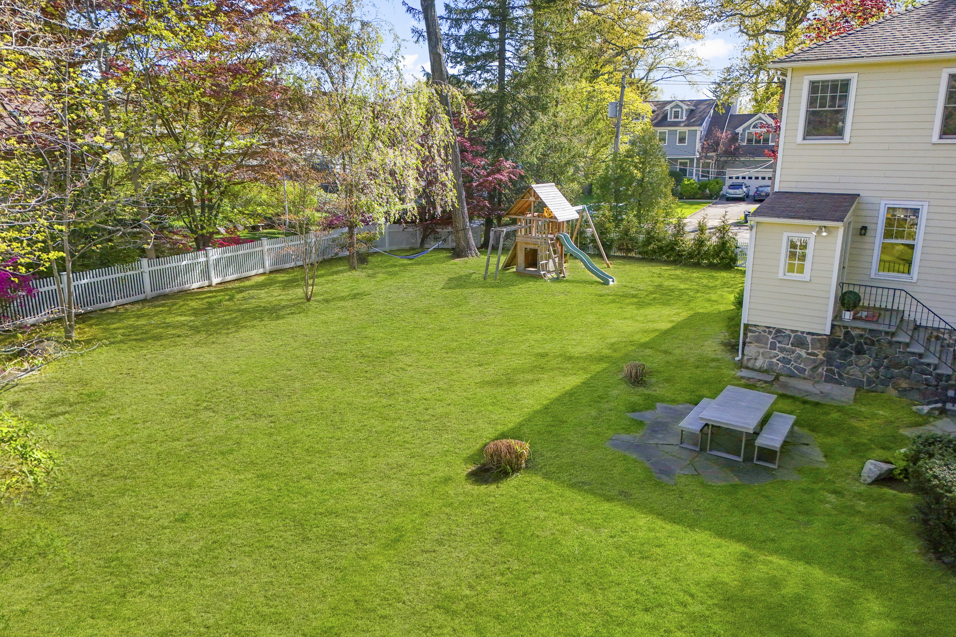 Distinctive Larchmont Colonial - 物件實景