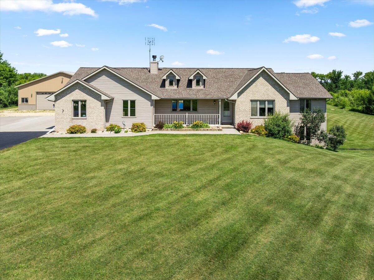 Hubbard, Wisconsin, 53035, United States, 4 Bedrooms Bedrooms, ,4 BathroomsBathrooms,Residential,For Sale,1885428
