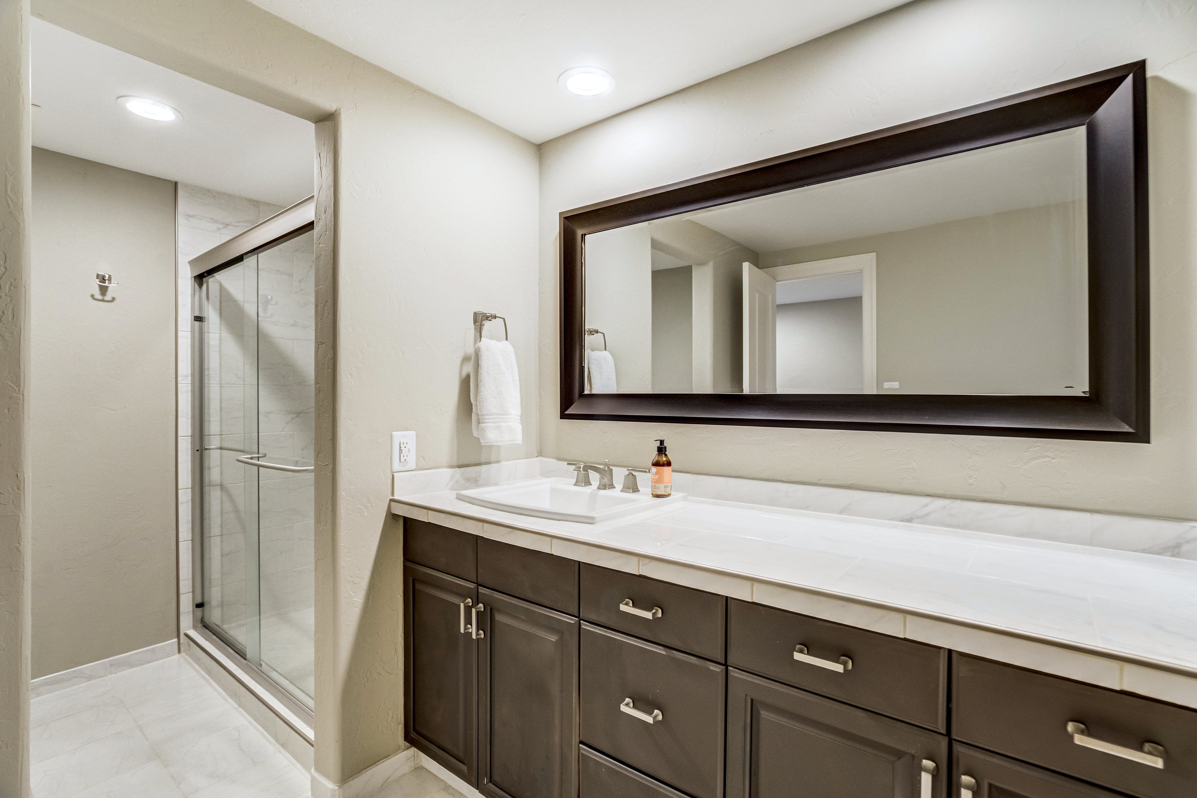  Don Price Mid-Century in Broadmoor Heights: 8 Midland Road - 物件實景