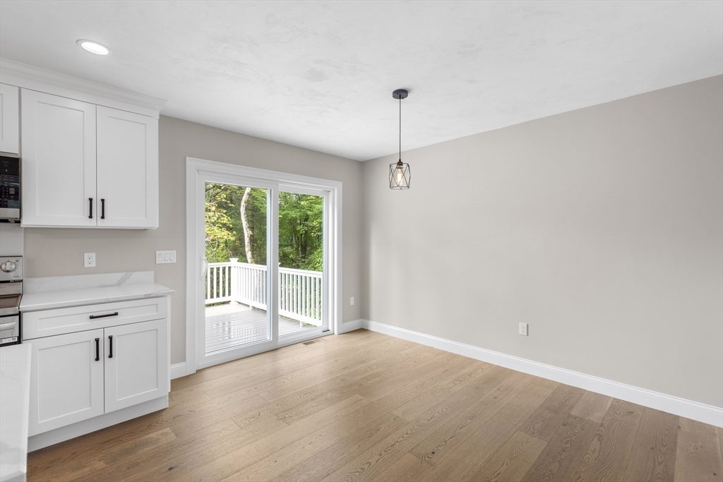 Lakeville, Massachusetts, 02347, United States, 3 Bedrooms Bedrooms, ,3 BathroomsBathrooms,Residential,For Sale,1943021