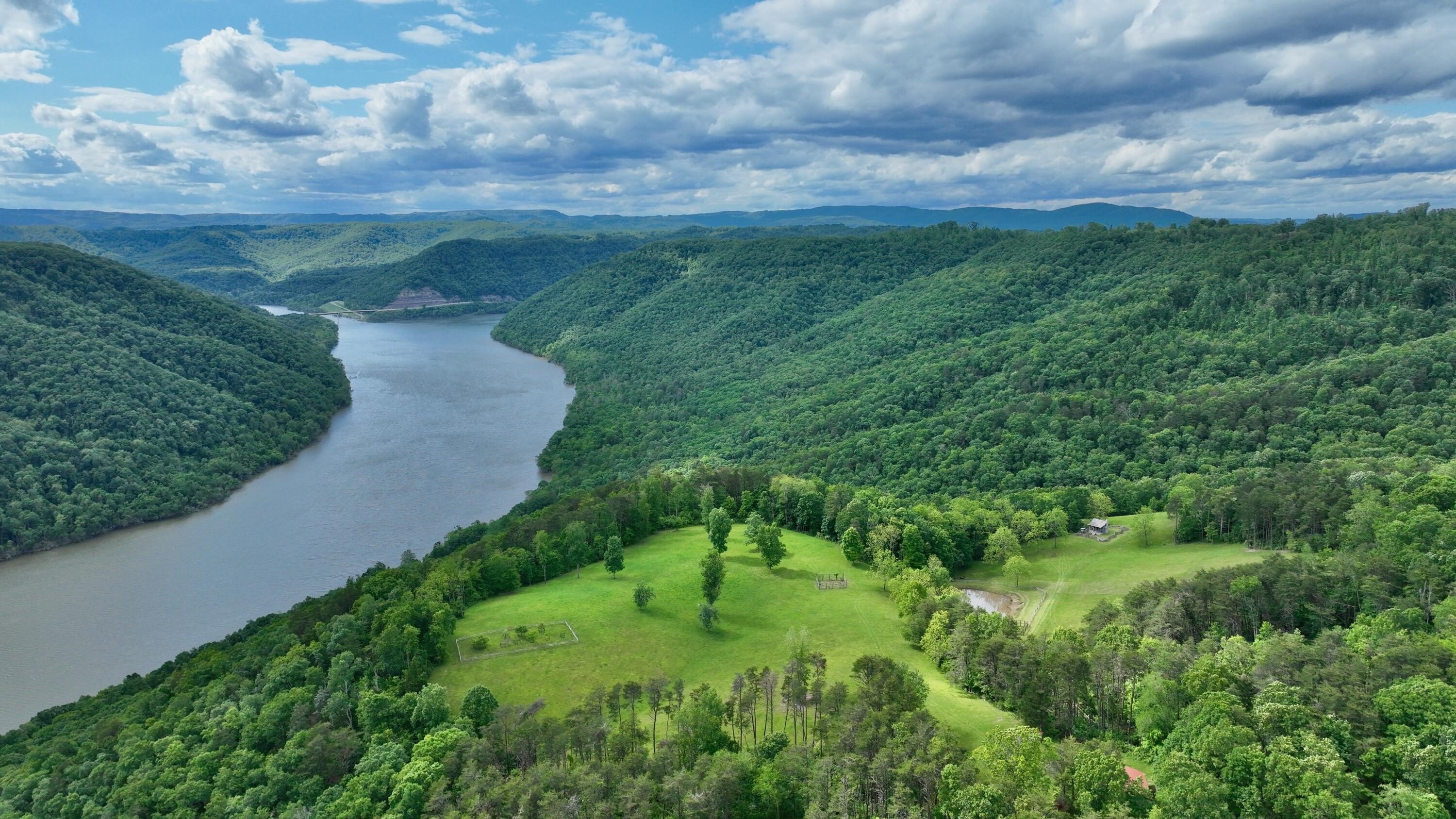 Hinton, West Virginia, 25951, United States, 3 Bedrooms Bedrooms, ,2 BathroomsBathrooms,Residential,For Sale,1847194