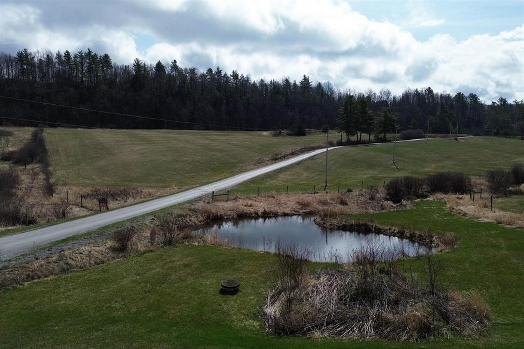  557 Pleasant Valley Road - 物件實景