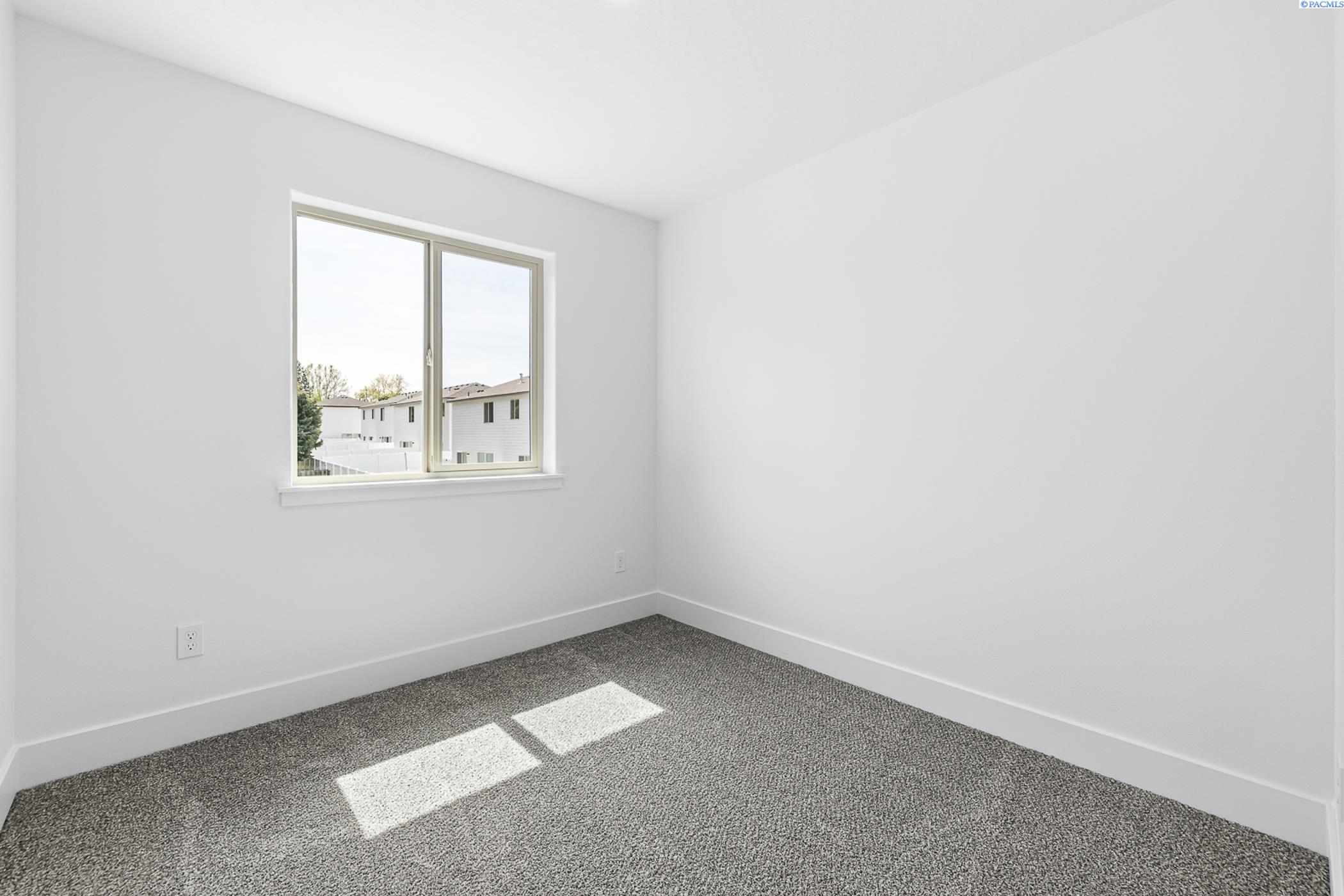 Kennewick, Washington, 99337, United States, 6 Bedrooms Bedrooms, ,Residential,For Sale,1796144