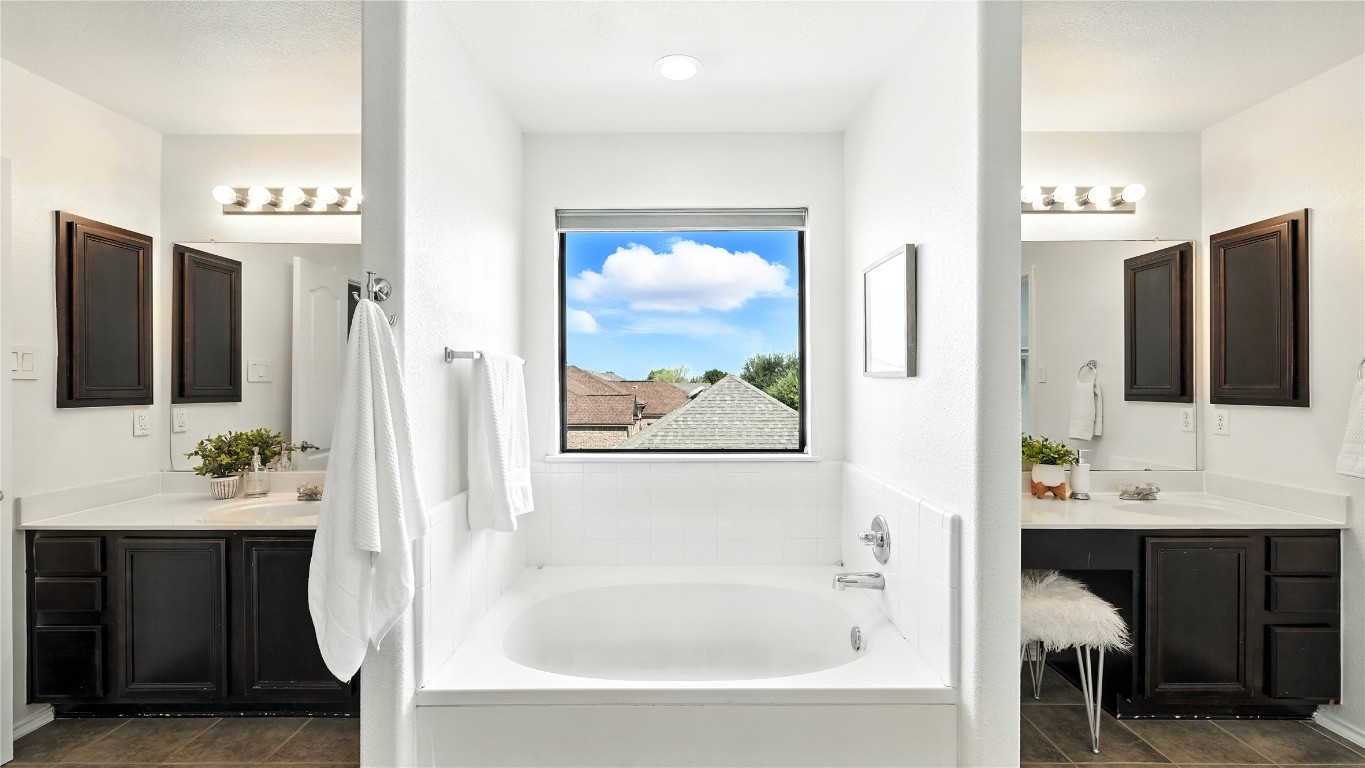 Pflugerville, Texas, 78660, United States, 5 Bedrooms Bedrooms, ,3 BathroomsBathrooms,Residential,For Sale,1918406