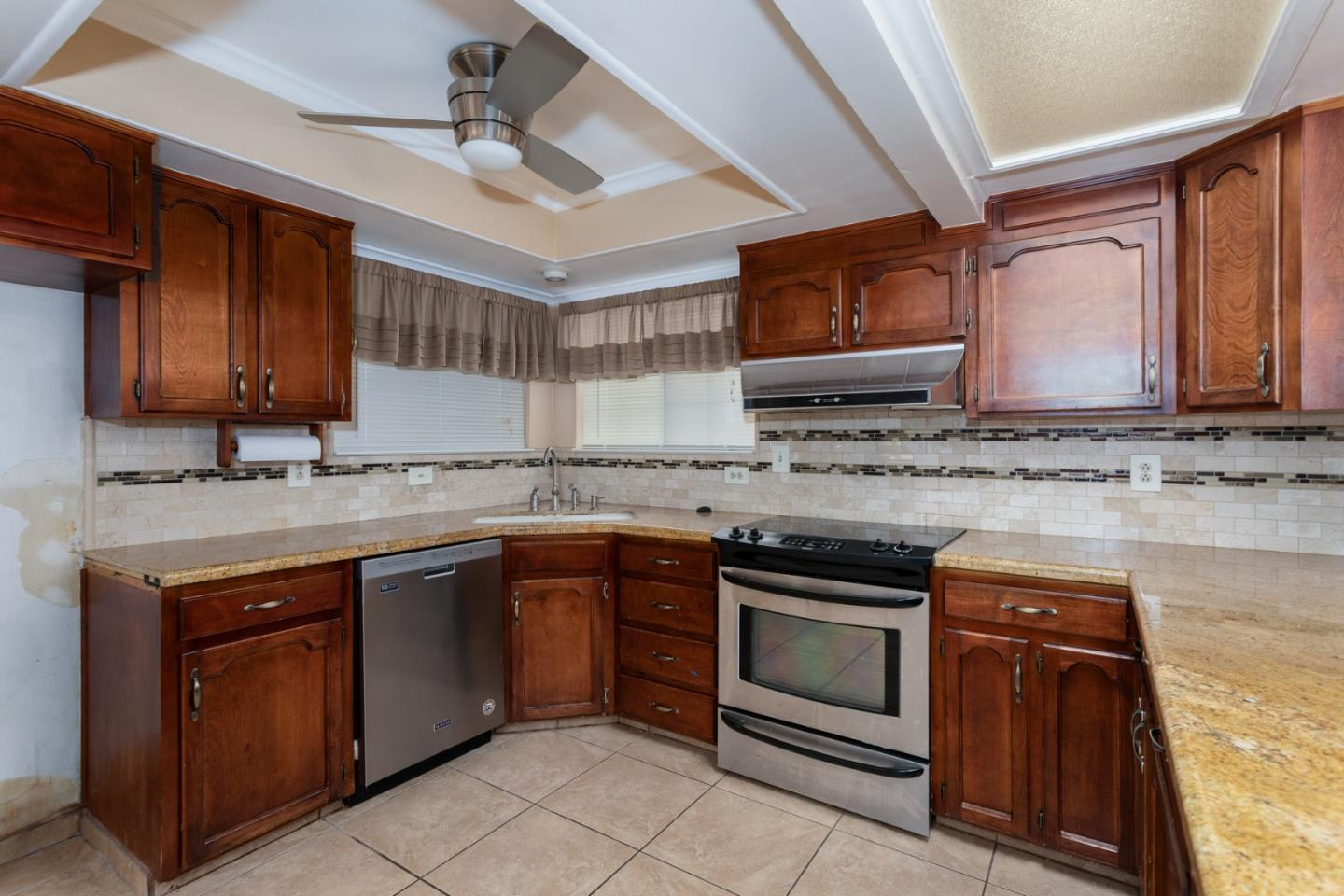 Clovis, California, 93611, United States, 4 Bedrooms Bedrooms, ,2 BathroomsBathrooms,Residential,For Sale,1907507