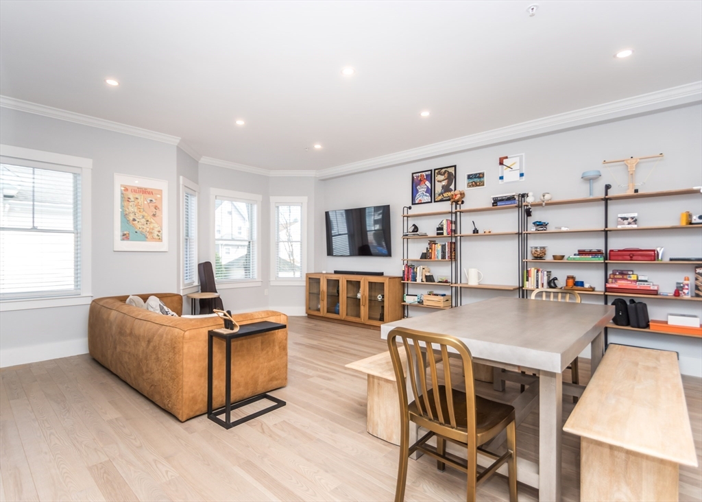 Waltham, Massachusetts, 02453, United States, 3 Bedrooms Bedrooms, ,4 BathroomsBathrooms,Residential,For Sale,1786216