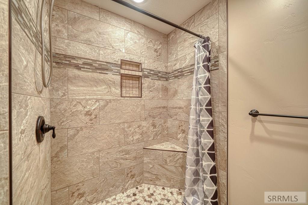 IDAHO FALLS, Idaho, 83401, United States, 6 Bedrooms Bedrooms, ,3 BathroomsBathrooms,Residential,For Sale,2006339