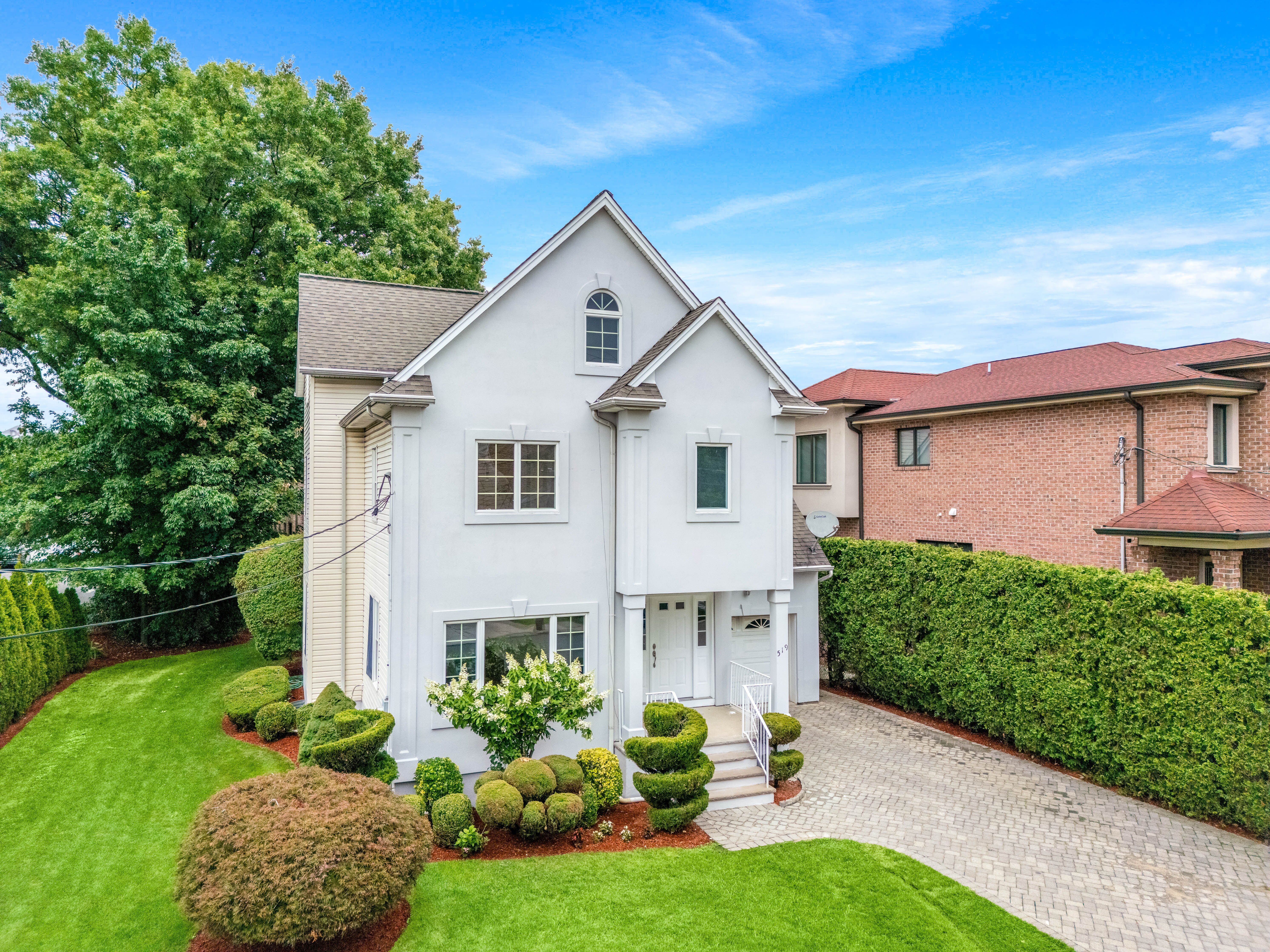 Fort Lee, New Jersey, 07024, United States, 5 Bedrooms Bedrooms, ,4 BathroomsBathrooms,Residential,For Sale,1981309