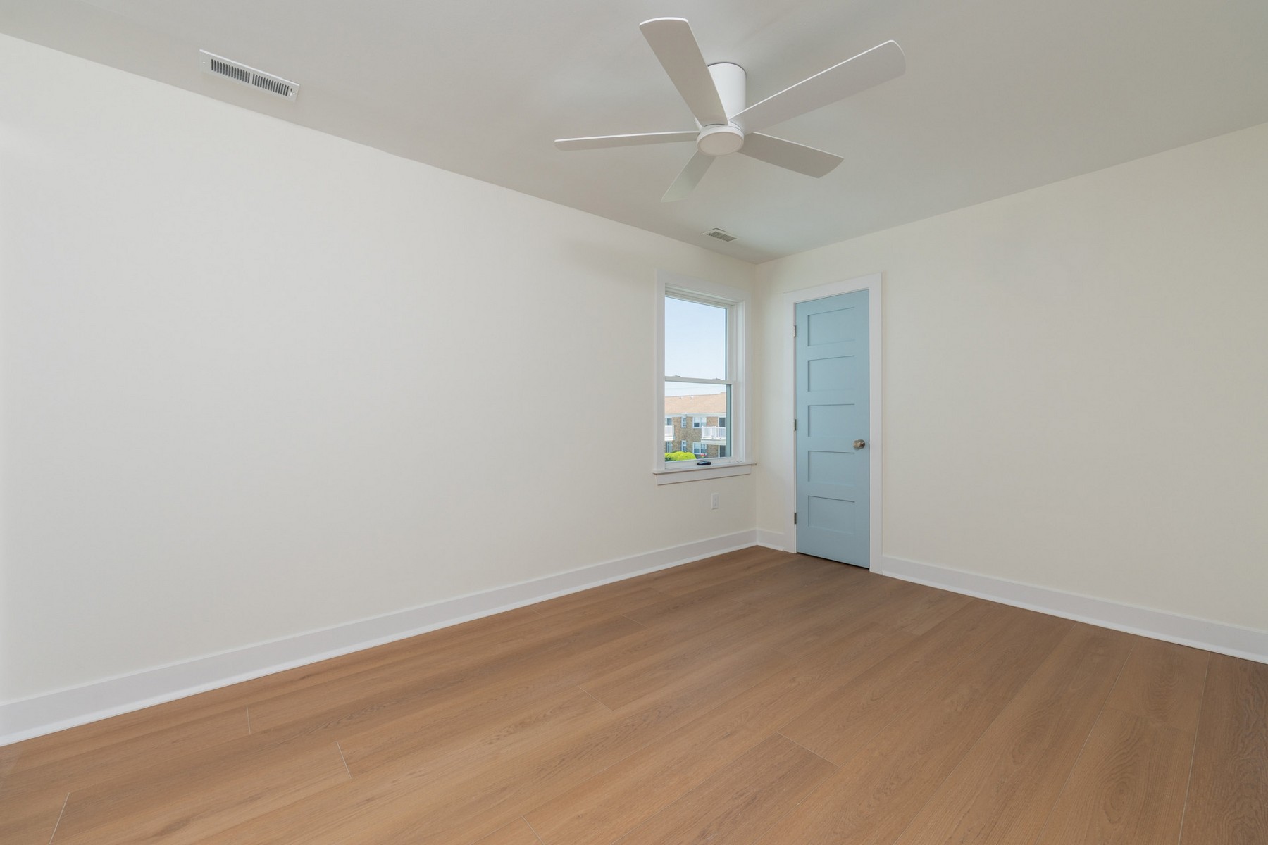  1625 Bay Avenue - 物件實景