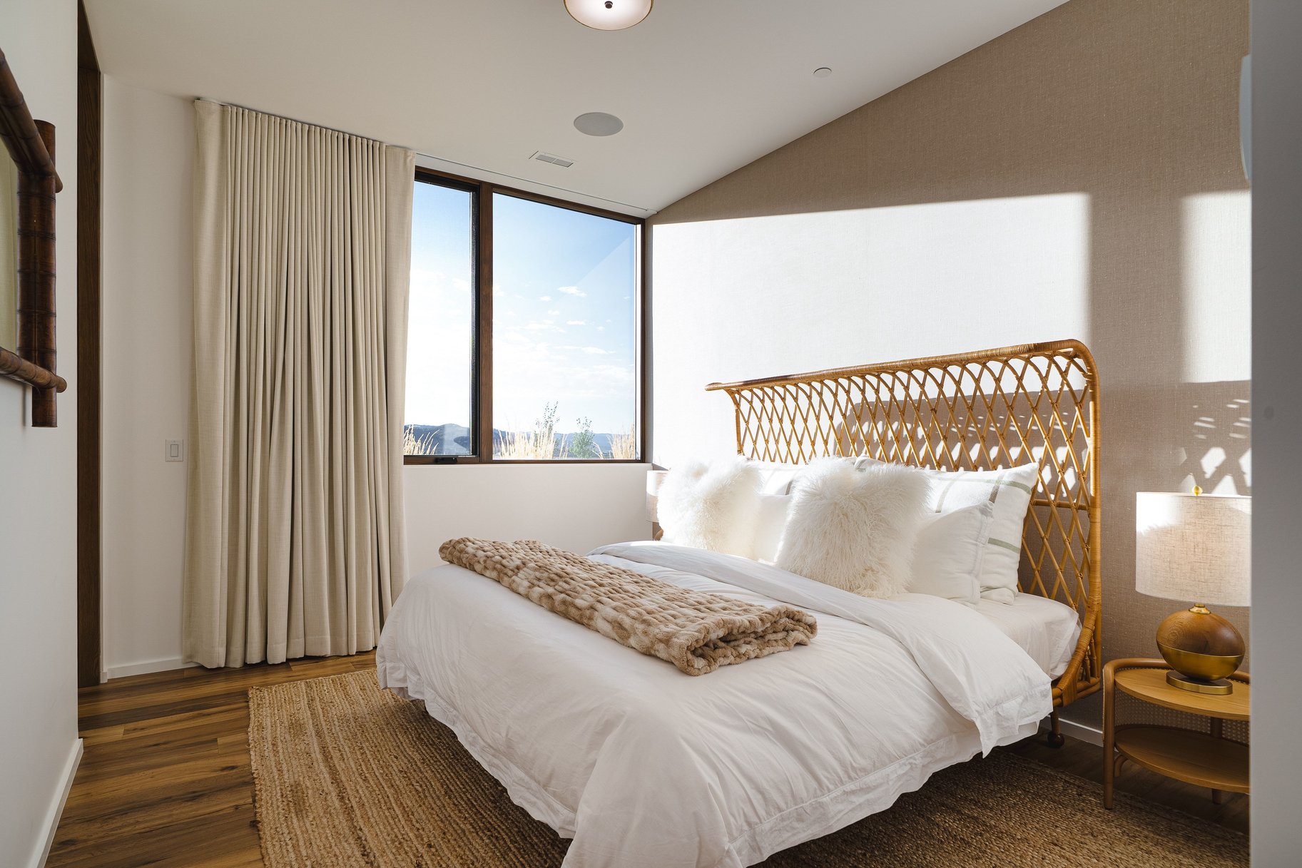  Single-Level Modern at Old Ranch Road Surrounded by Meadow and Mountain Views - 物件實景