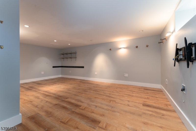 Raritan Twp., New Jersey, 08822, United States, 3 Bedrooms Bedrooms, ,2 BathroomsBathrooms,Residential,For Sale,1991179