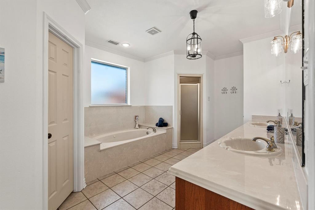 Terrell, Texas, 75160, United States, 4 Bedrooms Bedrooms, ,5 BathroomsBathrooms,Residential,For Sale,1827226