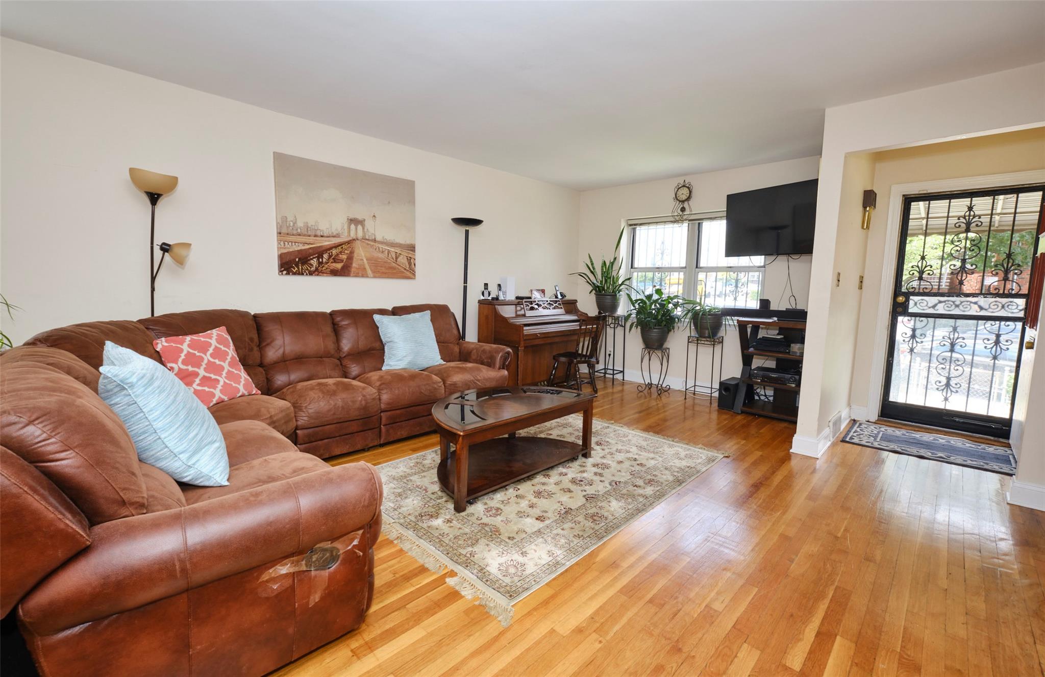 Bronx, New York, 10469, United States, 3 Bedrooms Bedrooms, ,3 BathroomsBathrooms,Residential,For Sale,1907076