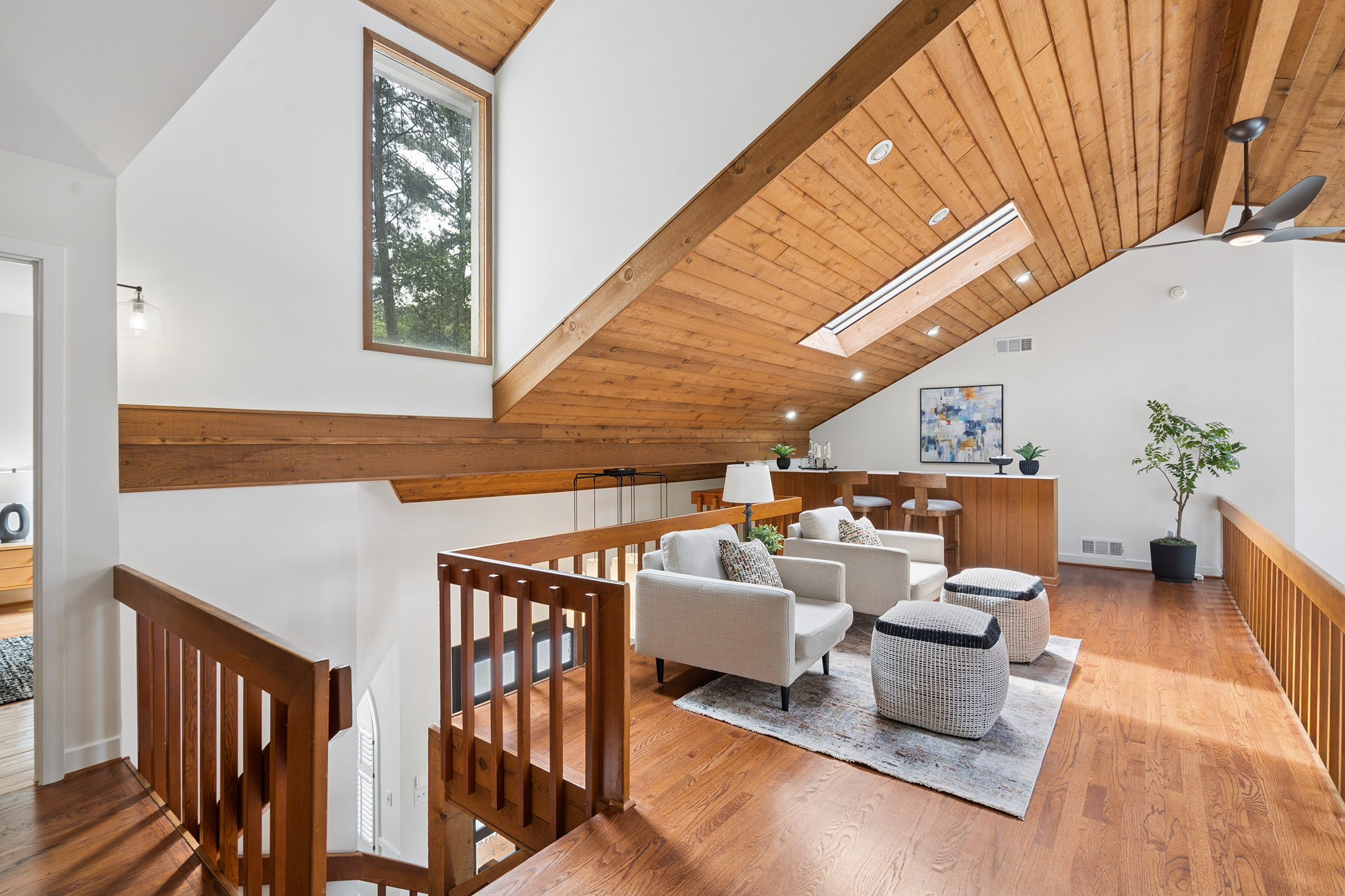  Bright, Contemporary Home with Backyard Retreat in Sought-After Riverside - 物件實景