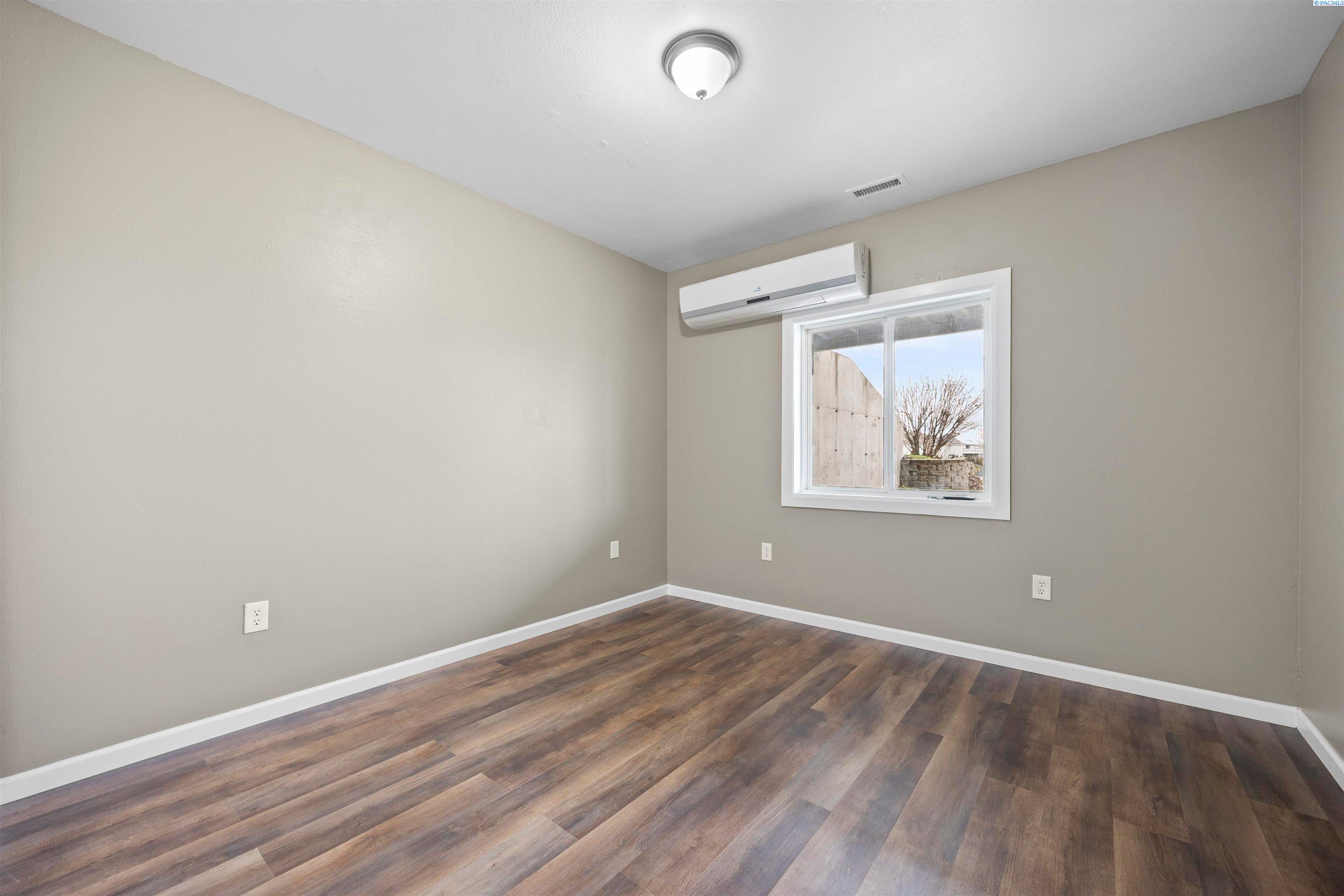 West Richland, Washington, 99353, United States, 5 Bedrooms Bedrooms, ,3 BathroomsBathrooms,Residential,For Sale,2020893