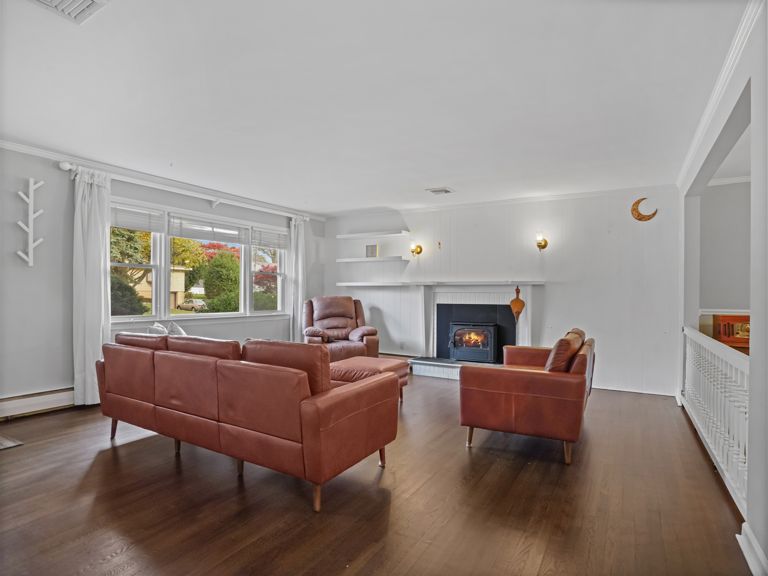 Norwalk, Connecticut, 06850, United States, 3 Bedrooms Bedrooms, ,2 BathroomsBathrooms,Residential,For Sale,1989488