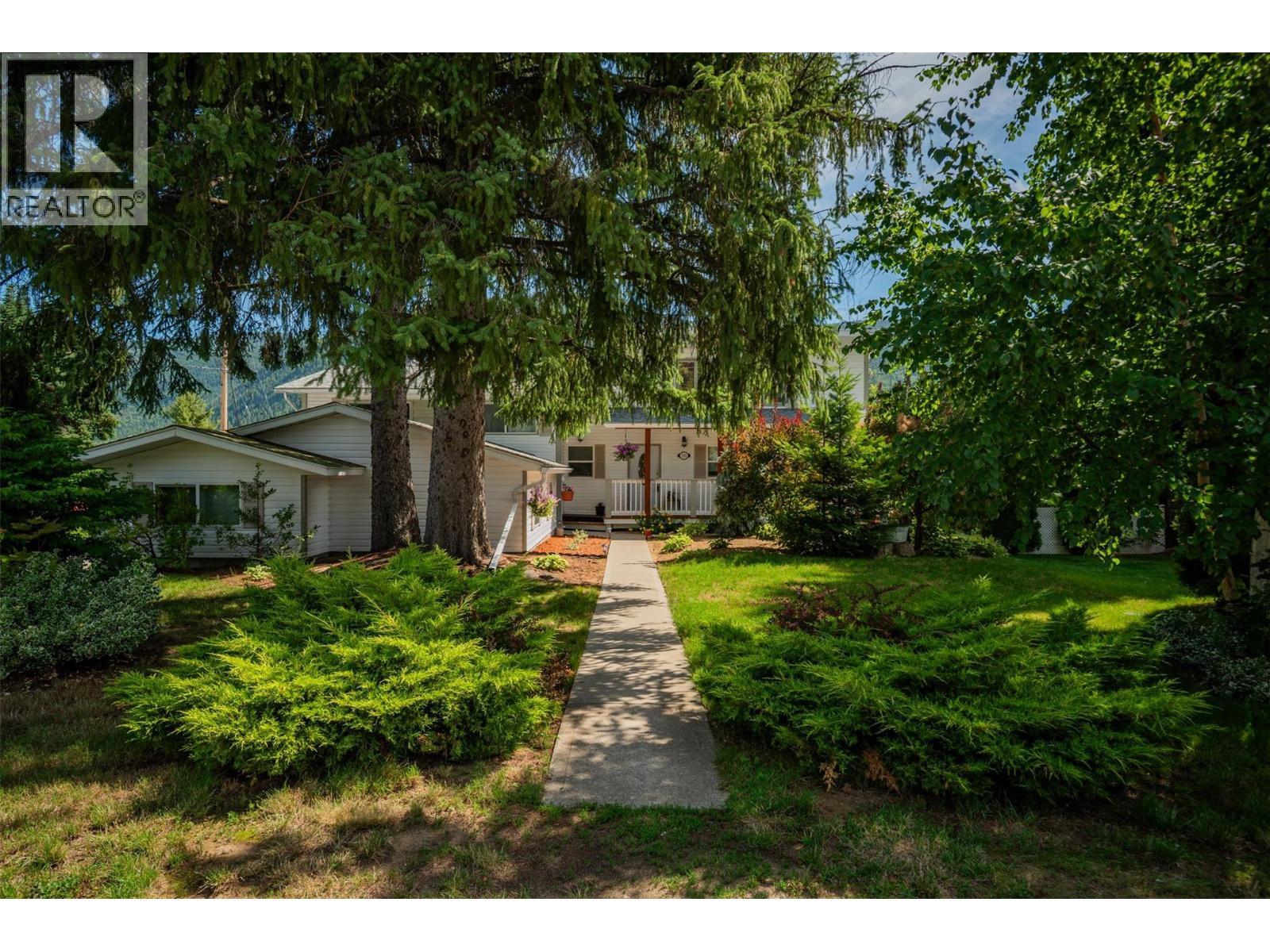 CASTLEGAR, British Columbia, V1N 2S5, CA, 5 Bedrooms Bedrooms, ,3 BathroomsBathrooms,Residential,For Sale,1918306