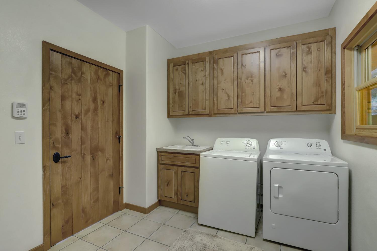 Nevada City, California, 95959, United States, 3 Bedrooms Bedrooms, ,3 BathroomsBathrooms,Residential,For Sale,1937028