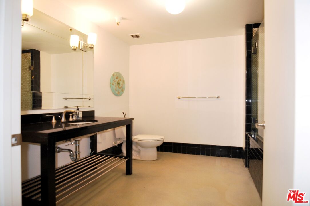 Los Angeles, California, 90014, United States, 1 Bedroom Bedrooms, ,1 BathroomBathrooms,Residential,For Sale,1777203