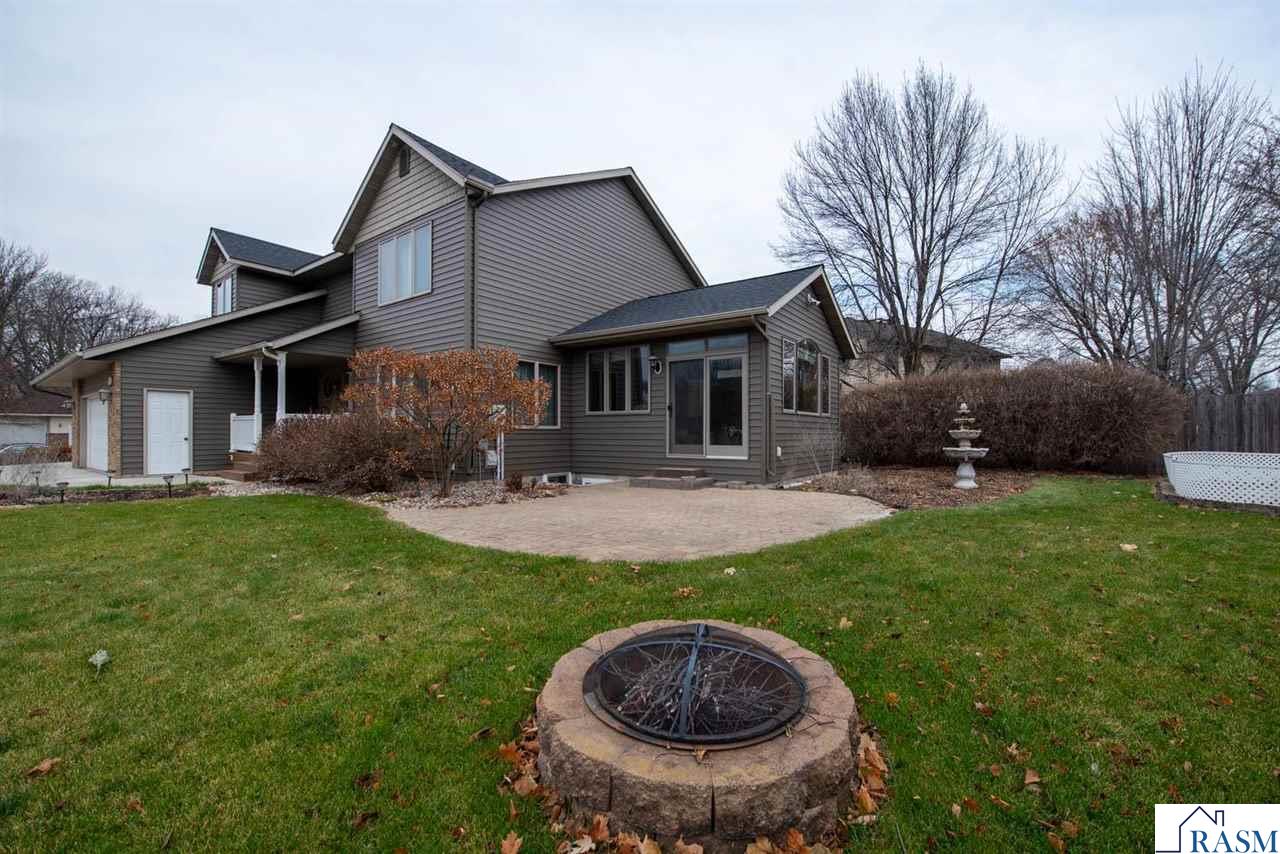 North Mankato, Minnesota, 56003, United States, 5 Bedrooms Bedrooms, ,3 BathroomsBathrooms,Residential,For Sale,1998081