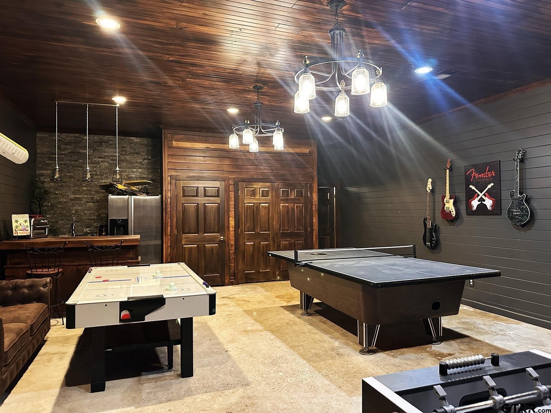 Pittsburg, Texas, 75686, United States, 5 Bedrooms Bedrooms, ,4 BathroomsBathrooms,Residential,For Sale,1978911