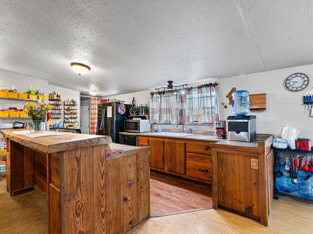 Ennis, Texas, 75119, United States, 3 Bedrooms Bedrooms, ,3 BathroomsBathrooms,Residential,For Sale,1928326
