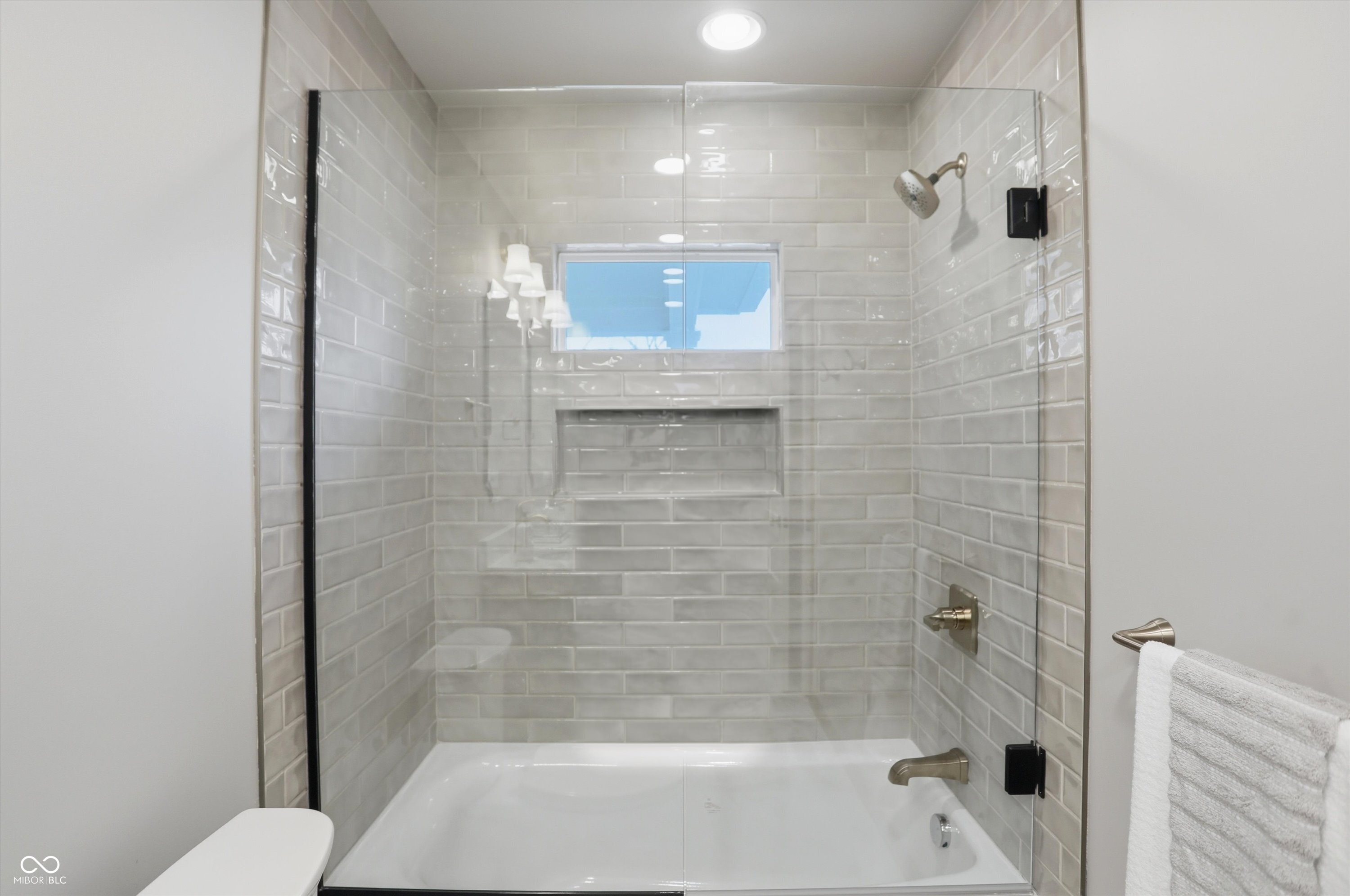 Zionsville, Indiana, 46077, United States, 3 Bedrooms Bedrooms, ,2 BathroomsBathrooms,Residential,For Sale,2008778